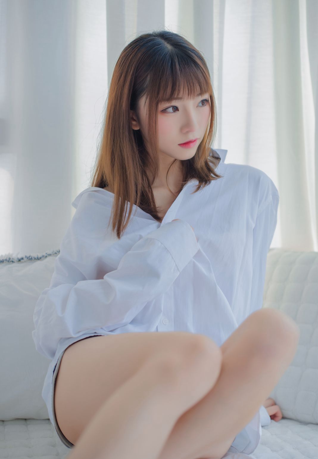 白嫩女神 COSER 綺太郎 性感嫩白美腿白皙玉足大尺度寫真