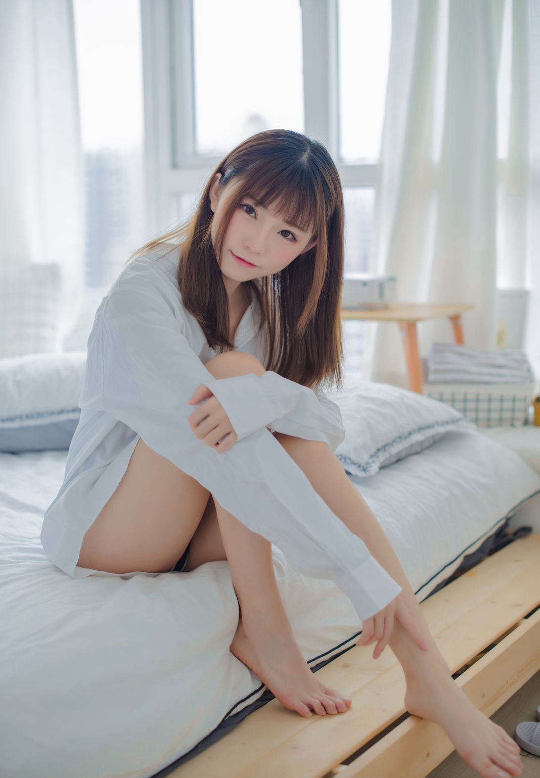 白嫩女神 COSER 綺太郎 性感嫩白美腿白皙玉足大尺度寫真