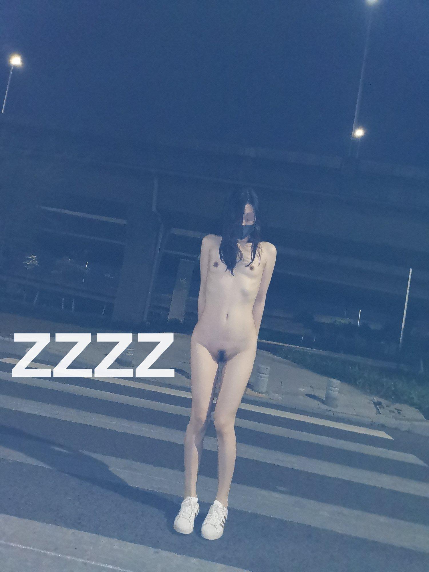 広州カップル 全裸露出126P