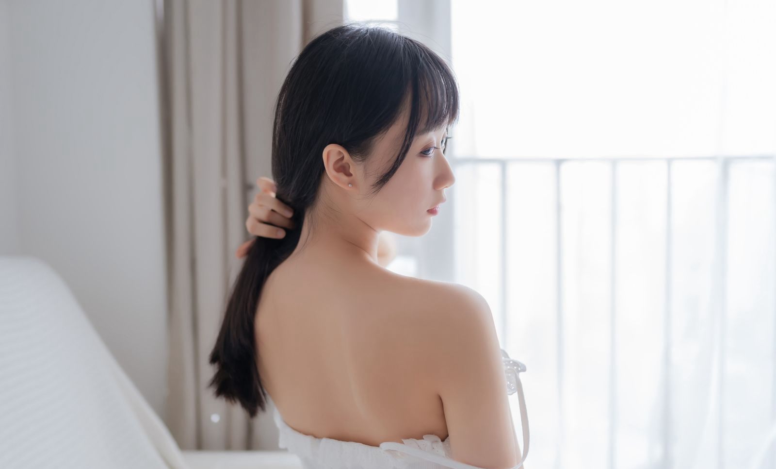 cos美女大尺度白皙皮肤诱惑美腿极品玉足令人垂涎