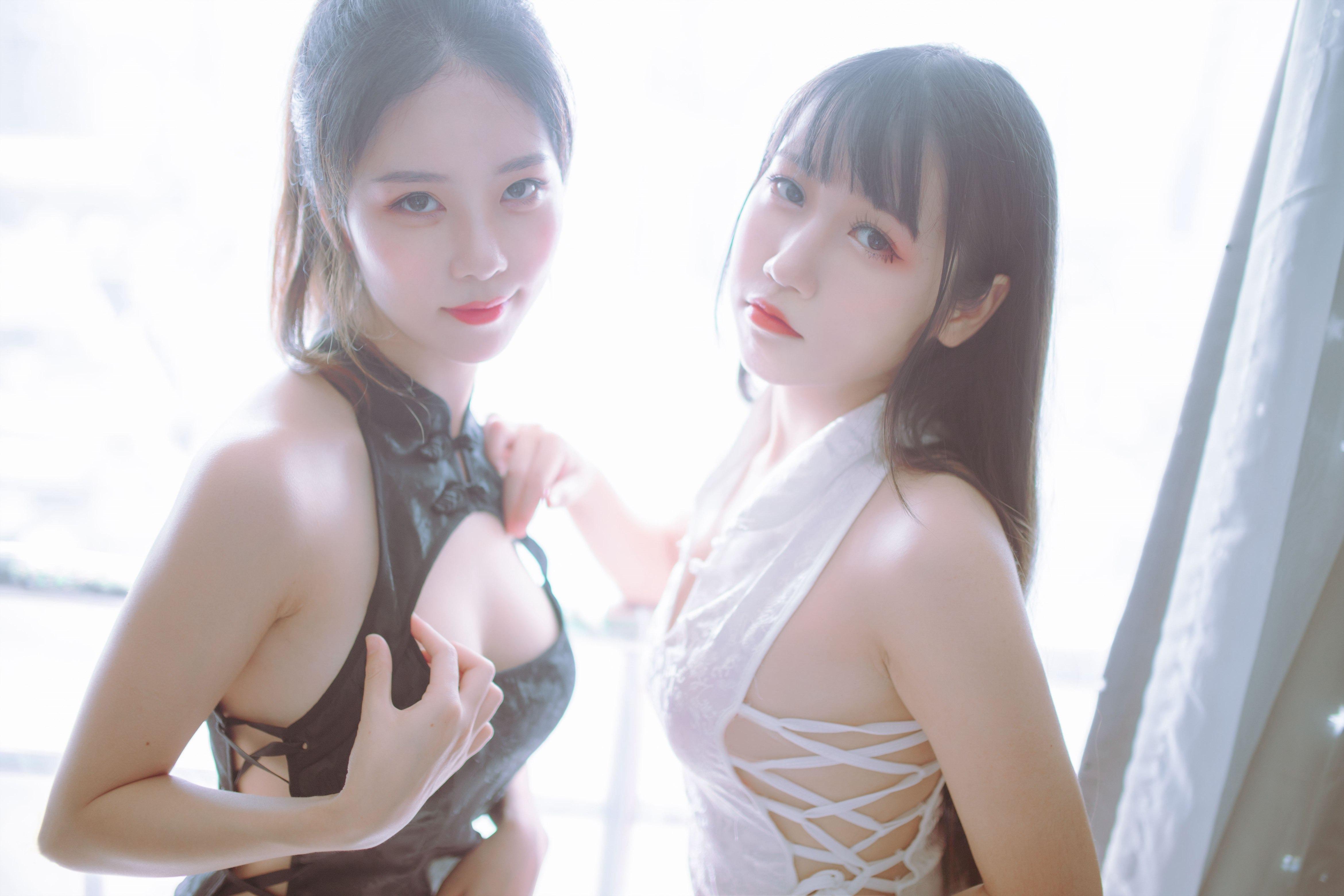 Dou Niang Li Shi - Black and White Qipao Twins 41P