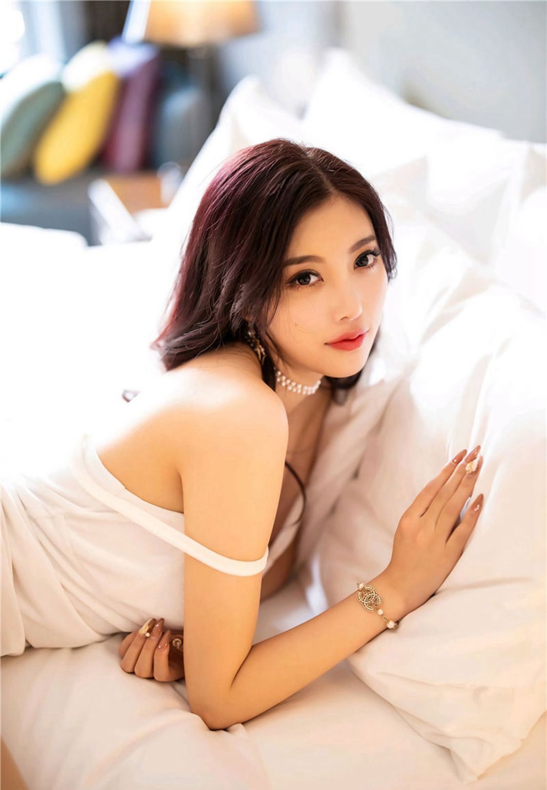 楊晨晨糖肉絲襪美腿風騷身材白皙翹臀蕾絲丁字褲