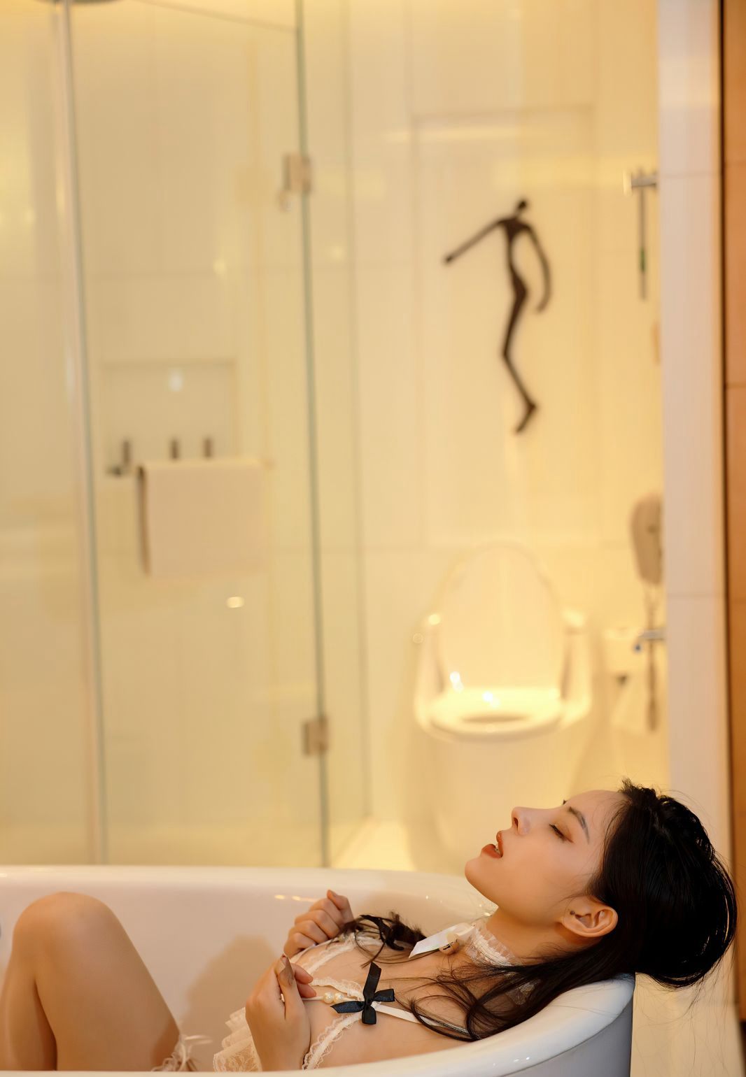 White lace thong, high-value girl, high-end hotel, sexy white silk foot fetish