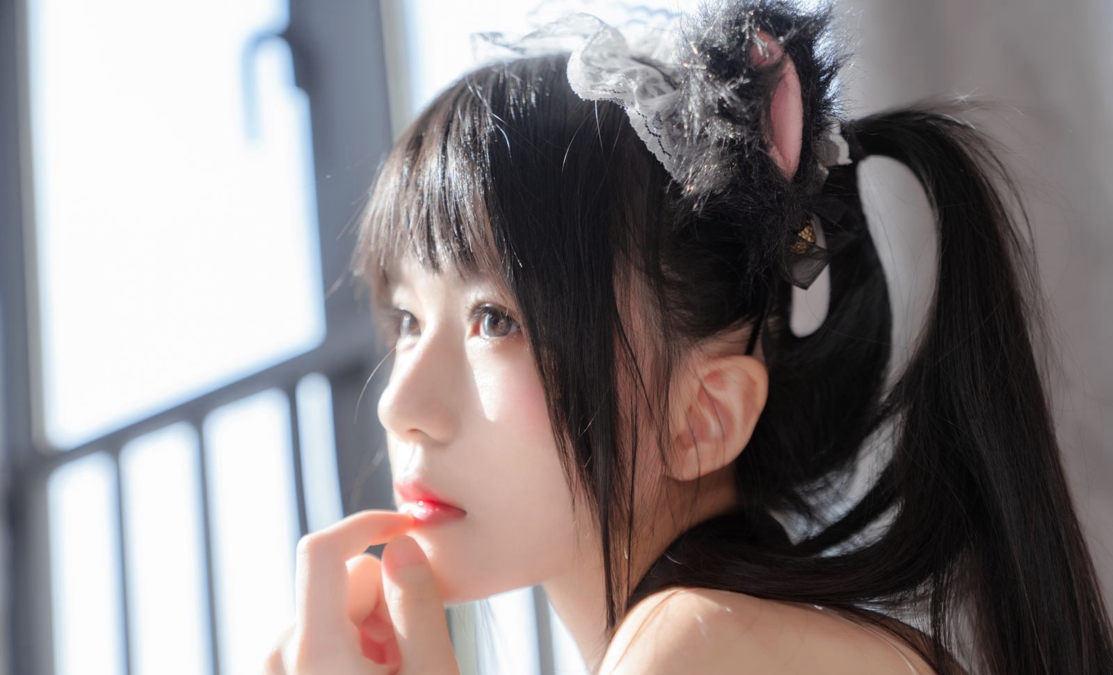 Fishnet Stockings, Fair and Tender Beautiful Legs, Maid Outfit, Sakura To Meow, 2020 Latest Tempting Large-Scale COSPLAY High-Definition Pictures