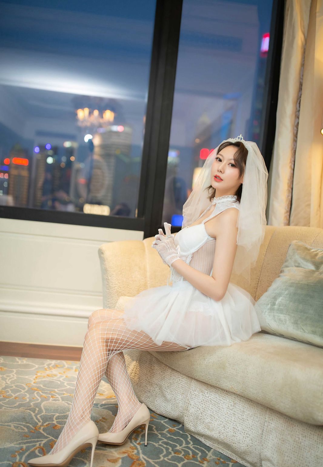 Nghệ Hiên áo cưới gợi cảm, khí chất, đại mỹ nữ, gợi cảm dây treo tất lưới, giày cao gót, chân đẹp, mông vểnh, cơ thể con người.
