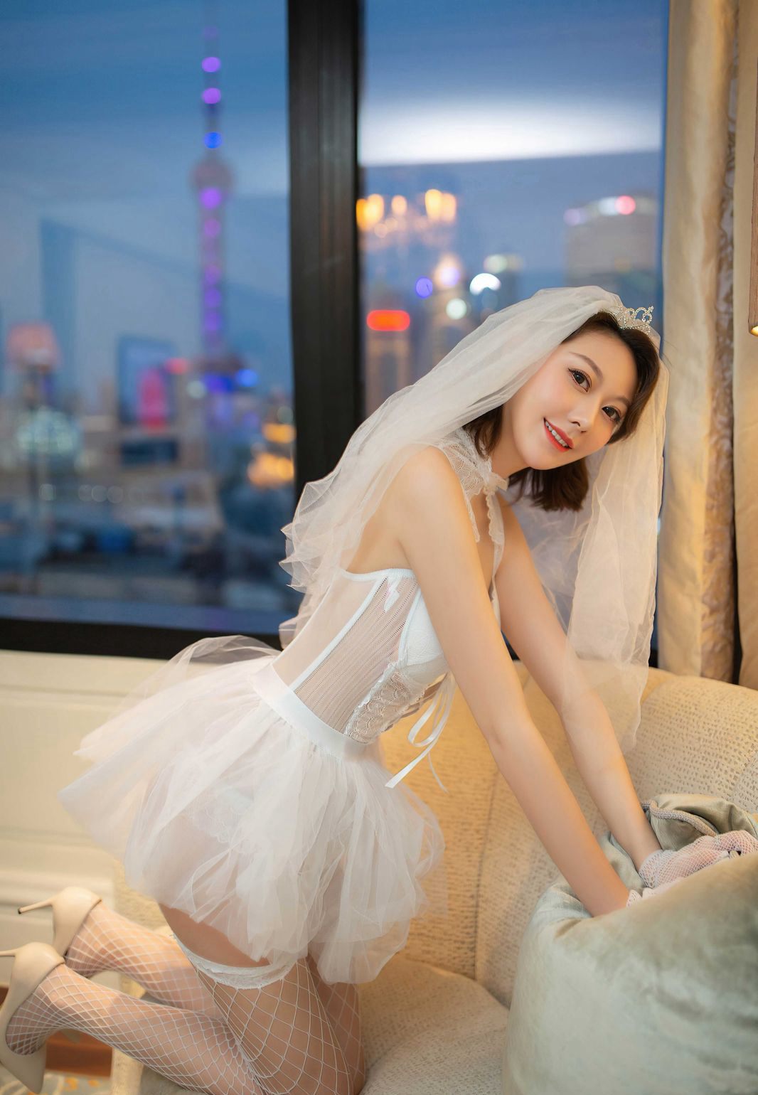 Nghệ Hiên áo cưới gợi cảm, khí chất, đại mỹ nữ, gợi cảm dây treo tất lưới, giày cao gót, chân đẹp, mông vểnh, cơ thể con người.