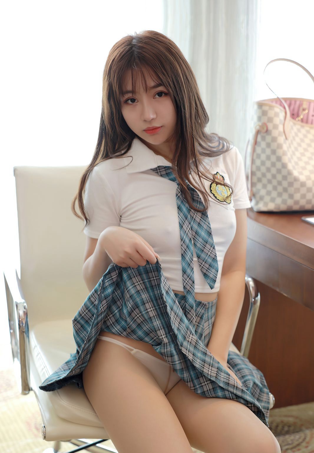 夢梵性感大圓臀誘惑肉絲襪JK服丁字褲臀控福利高清圖片