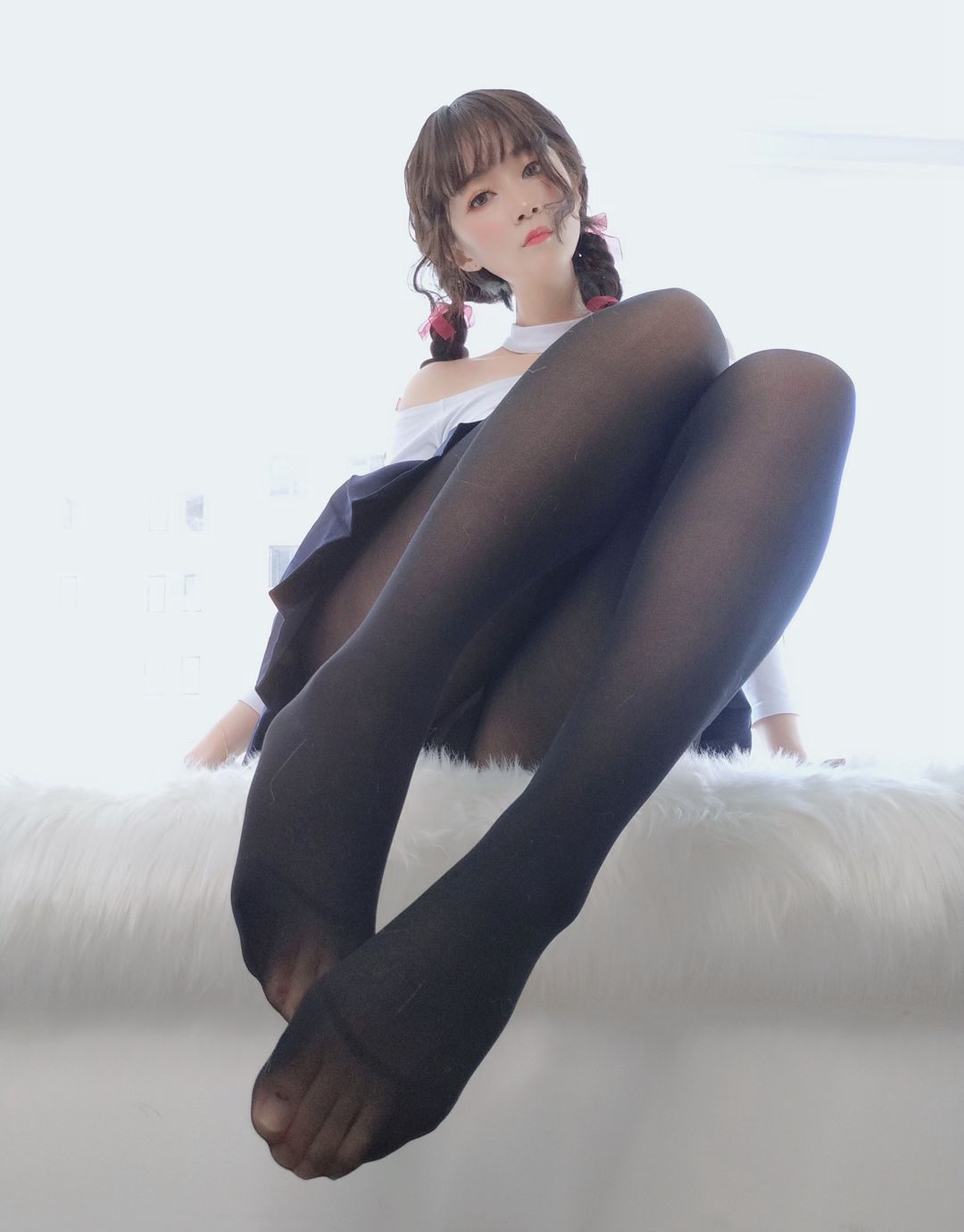 2020白銀81黑色絲襪美腿超美性感豐滿巨乳福利圖