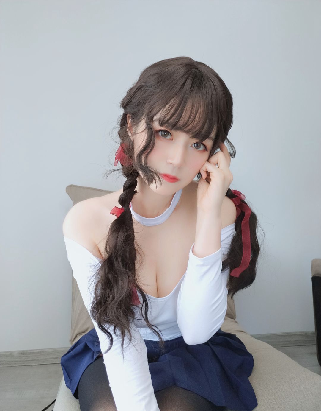 2020白銀81黑色絲襪美腿超美性感豐滿巨乳福利圖
