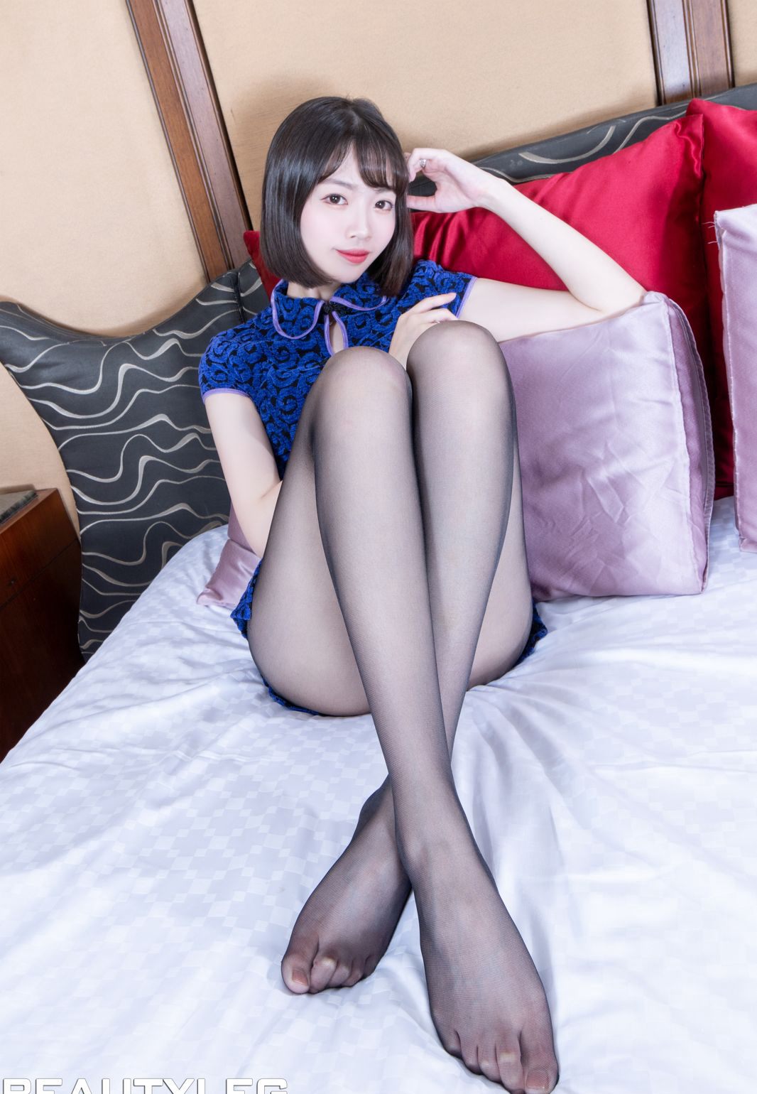 Beautyleg White Silk and Black Silk Joanna Short Haired Beautiful Mature Woman Top-Quality Beautiful Legs High Heels