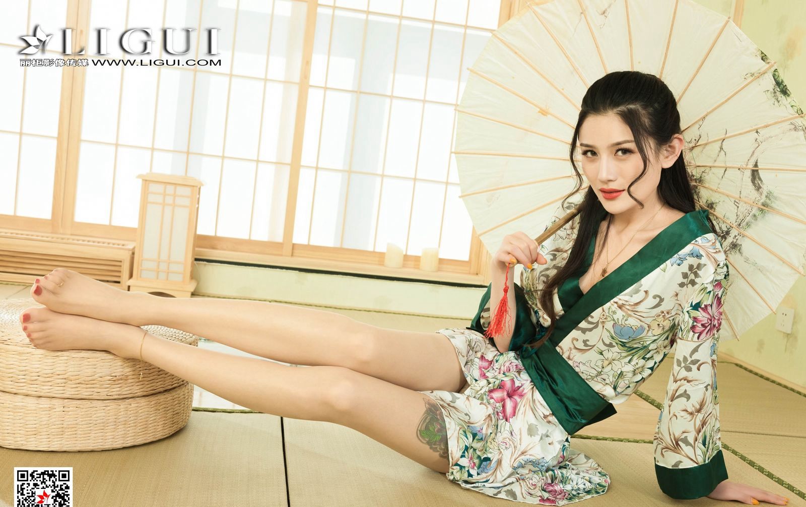 Gợi cảm với mỹ nữ mặc áo kimono, tất màu da, giày cao gót, chân đẹp, hình ảnh HD gợi cảm, chân ngọc quyến rũ.