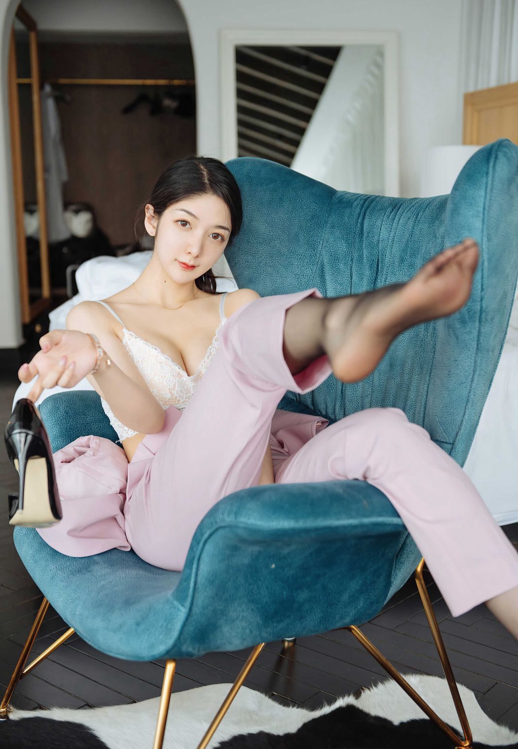 เซี่ยวเรบา ชุดยูนิฟอร์มยั่วเย้า ถุงน่องดำ ไม่มีชุดชั้นใน ระดับพรีเมี่ยม กางเกงในทง บั้นท้ายสวยงาม ร่างกายมนุษย์