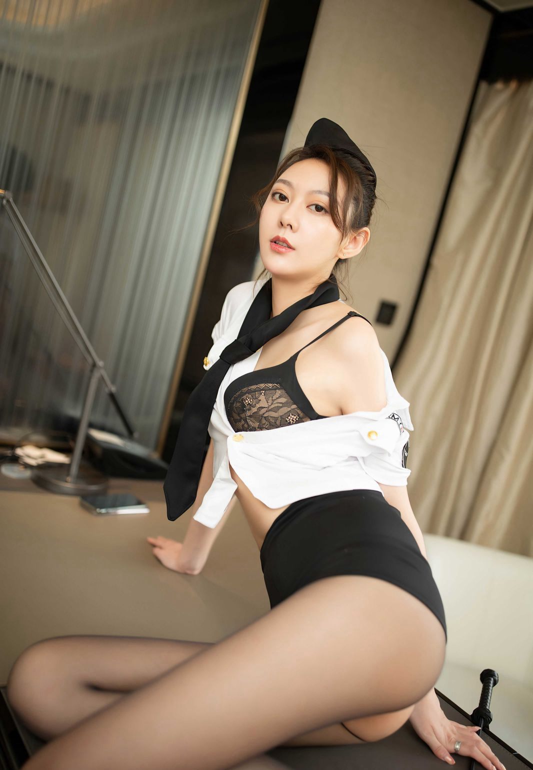イーセン空姐制服誘惑 黒ストッキング脱ぎ ハイヒール美脚 高級ホテル人体写真セット