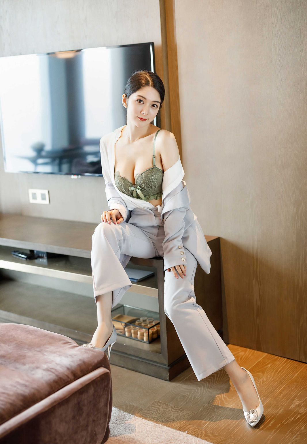 Ai Mi She Angela Xiao Reba 2020 Premium Gray Stockings Jade Feet Thong Plump Buttocks