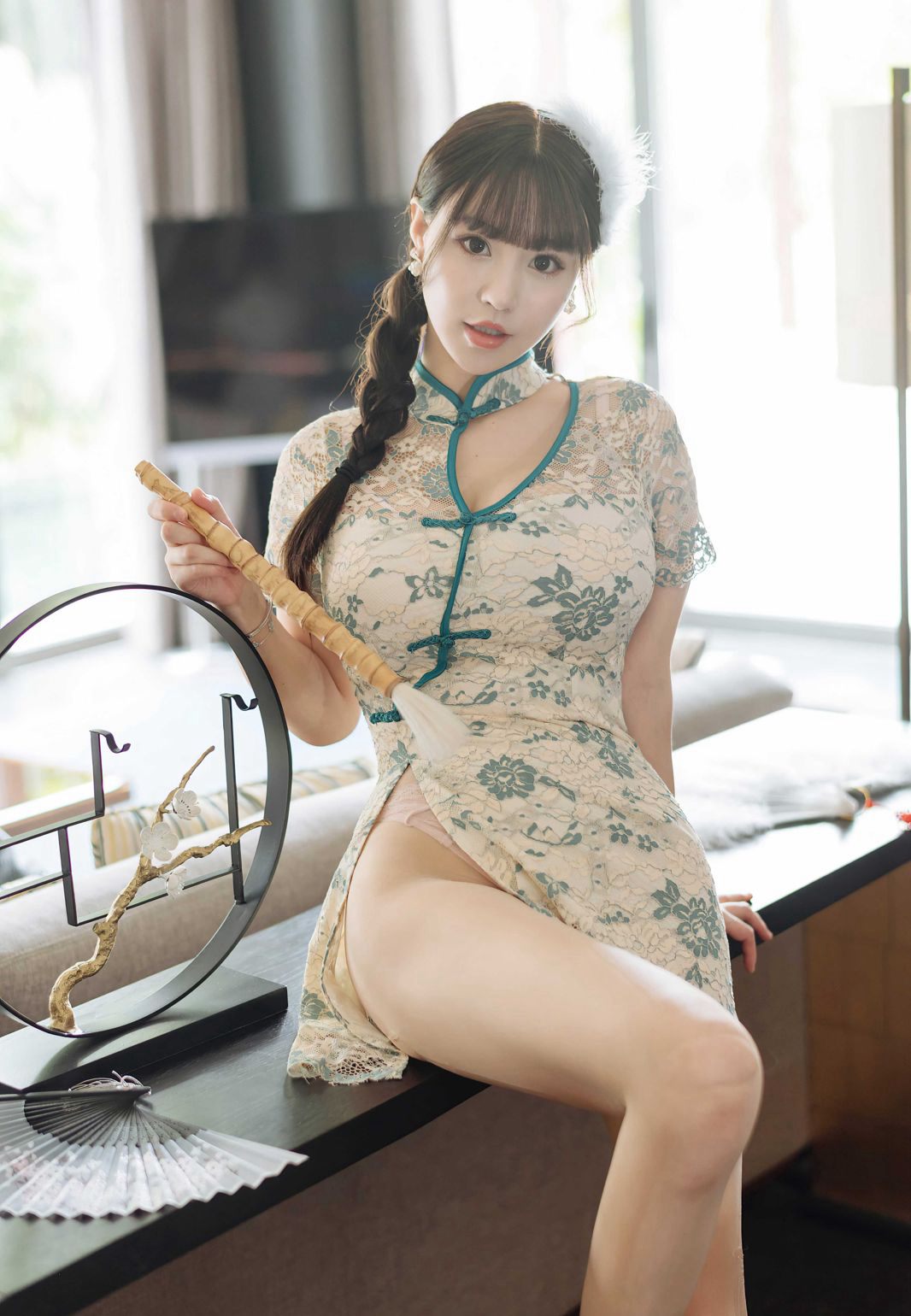 朱可儿旗袍美女丰满美腿性感裸胸美女极品双乳