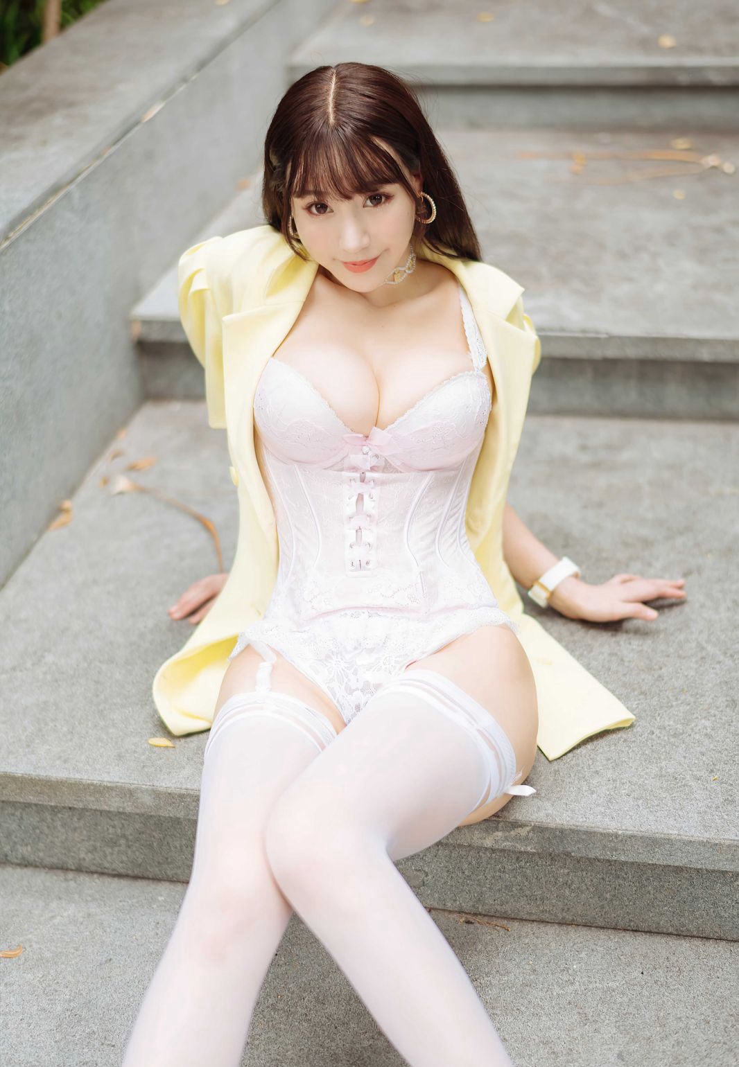 朱可兒Flower白絲巨乳誘惑豐滿微胖身材高清美腿圖片