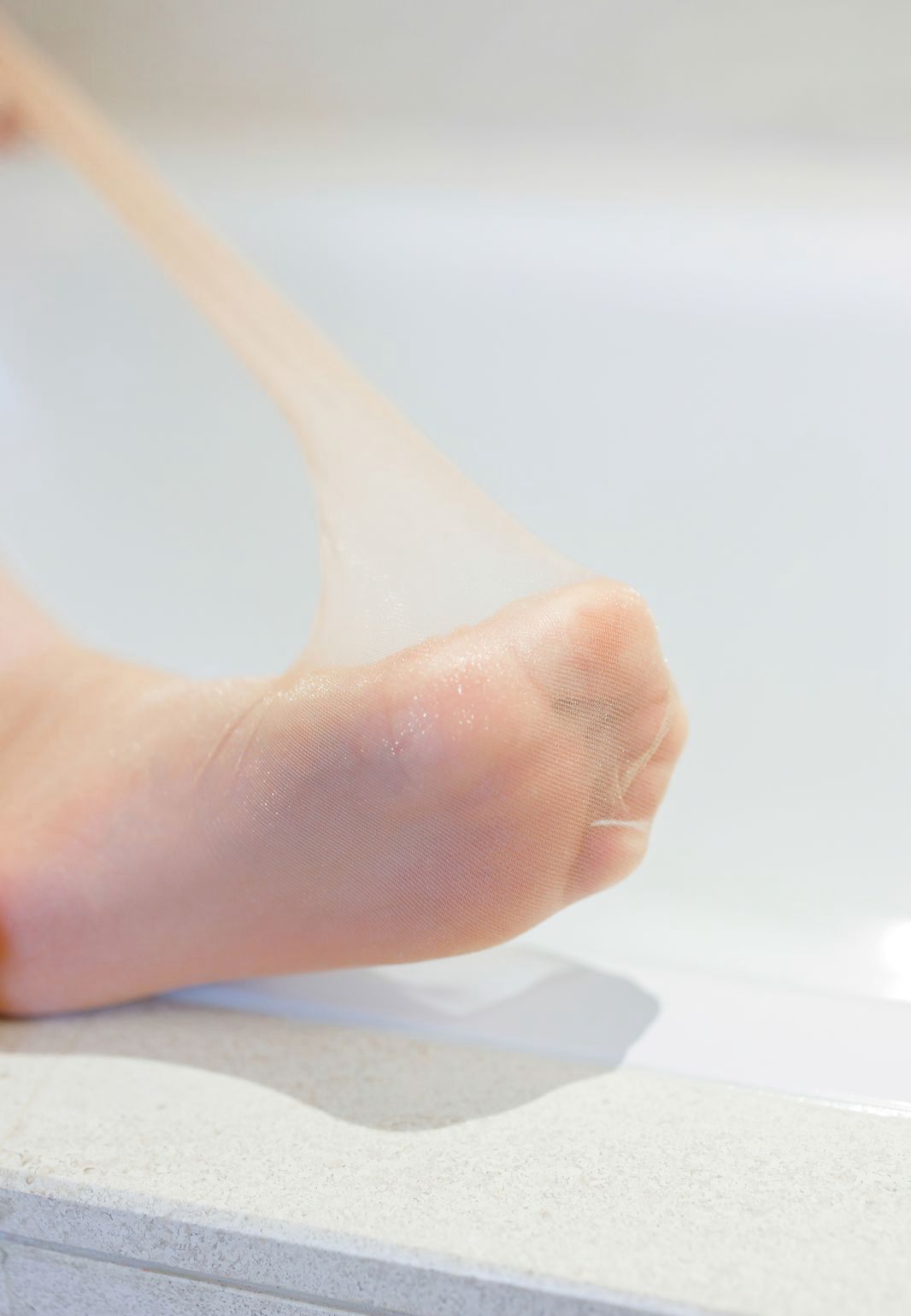 Aimi Society Young Model September Sheng 2020 Wet Body Temptation Flesh-Colored Stockings Extreme Quality Jade Feet High-Definition Photos