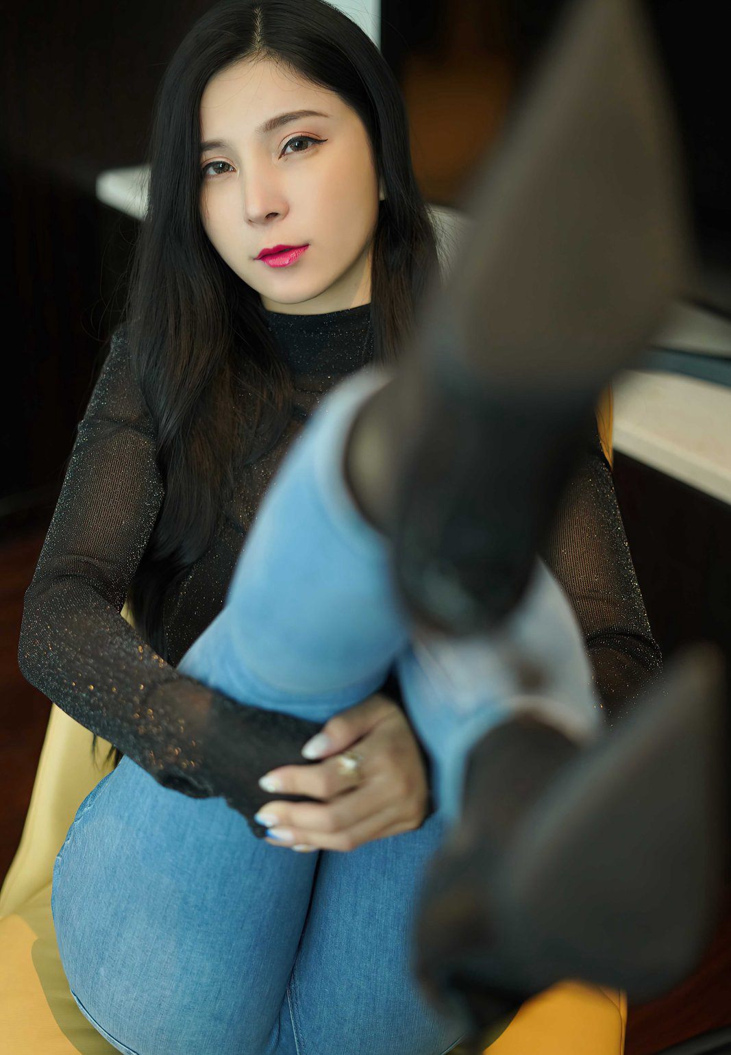 小蠻妖Yummy誘惑翹臀緊身牛仔褲性感黑絲丁字褲高清人體