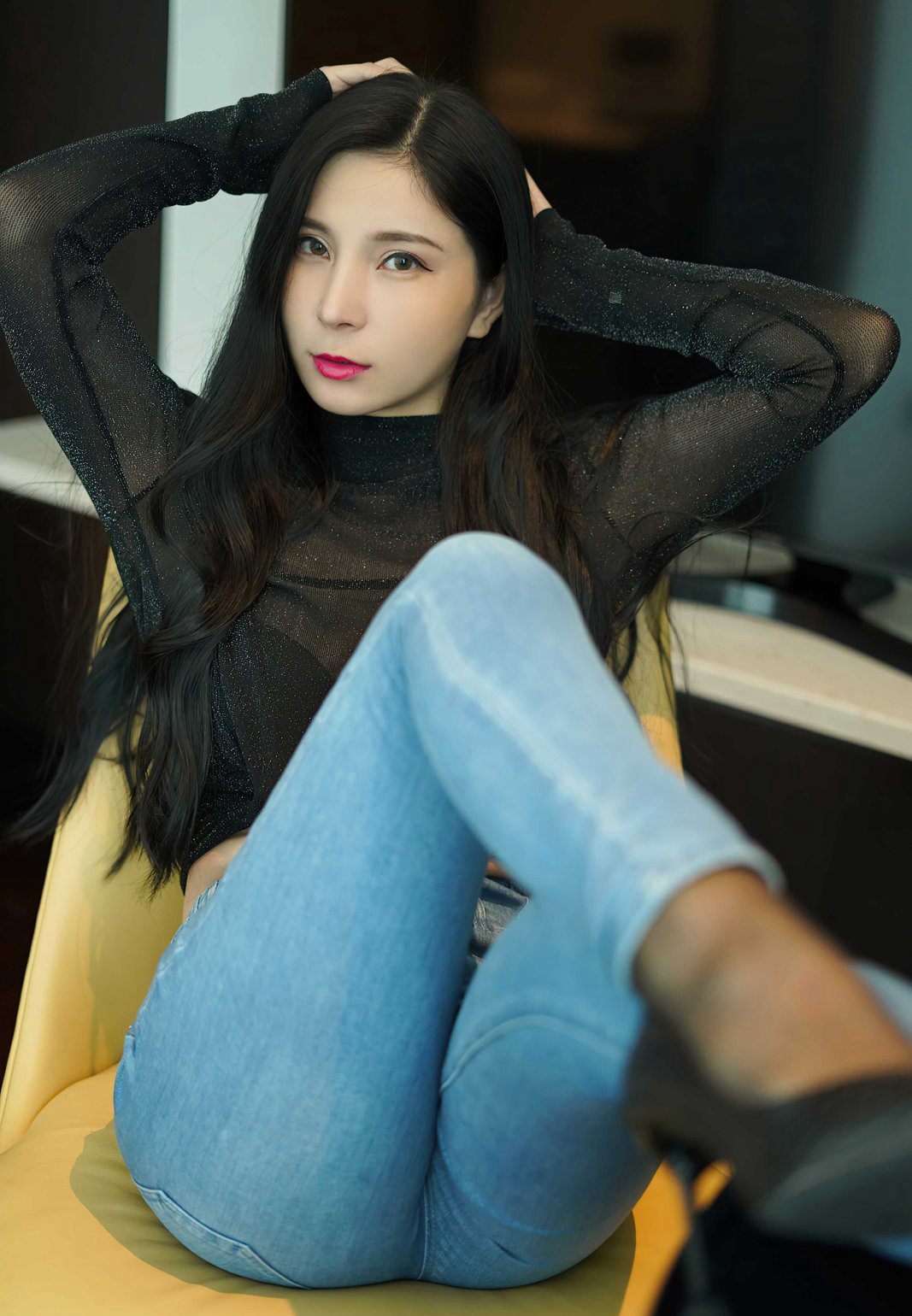 小蠻妖Yummy誘惑翹臀緊身牛仔褲性感黑絲丁字褲高清人體