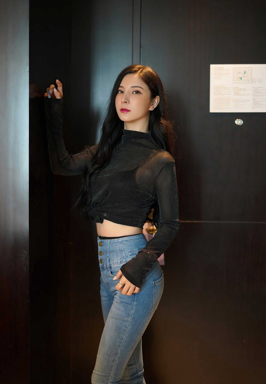 小蠻妖Yummy誘惑翹臀緊身牛仔褲性感黑絲丁字褲高清人體