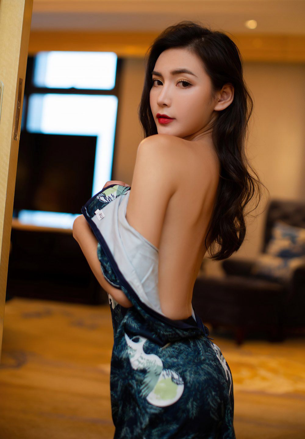 夏玥完美黑絲長腿高跟美少婦高級酒店脫絲誘惑性感玉足
