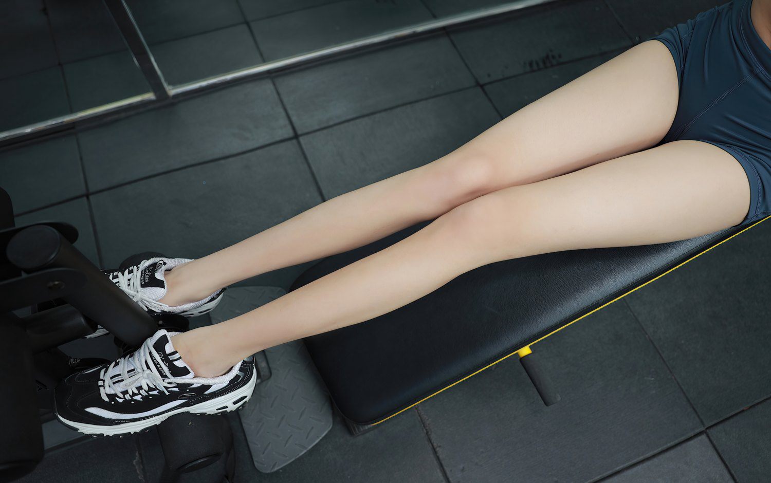 Laura Su Yutong tight-fitting beautiful woman butt control rear entry top quality long legs sexy curves tender white beautiful woman