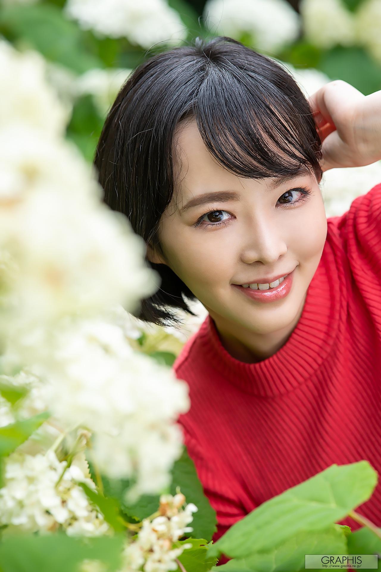 Graphis] First Gravure – Tsubaki Sannomiya [160 Pages
