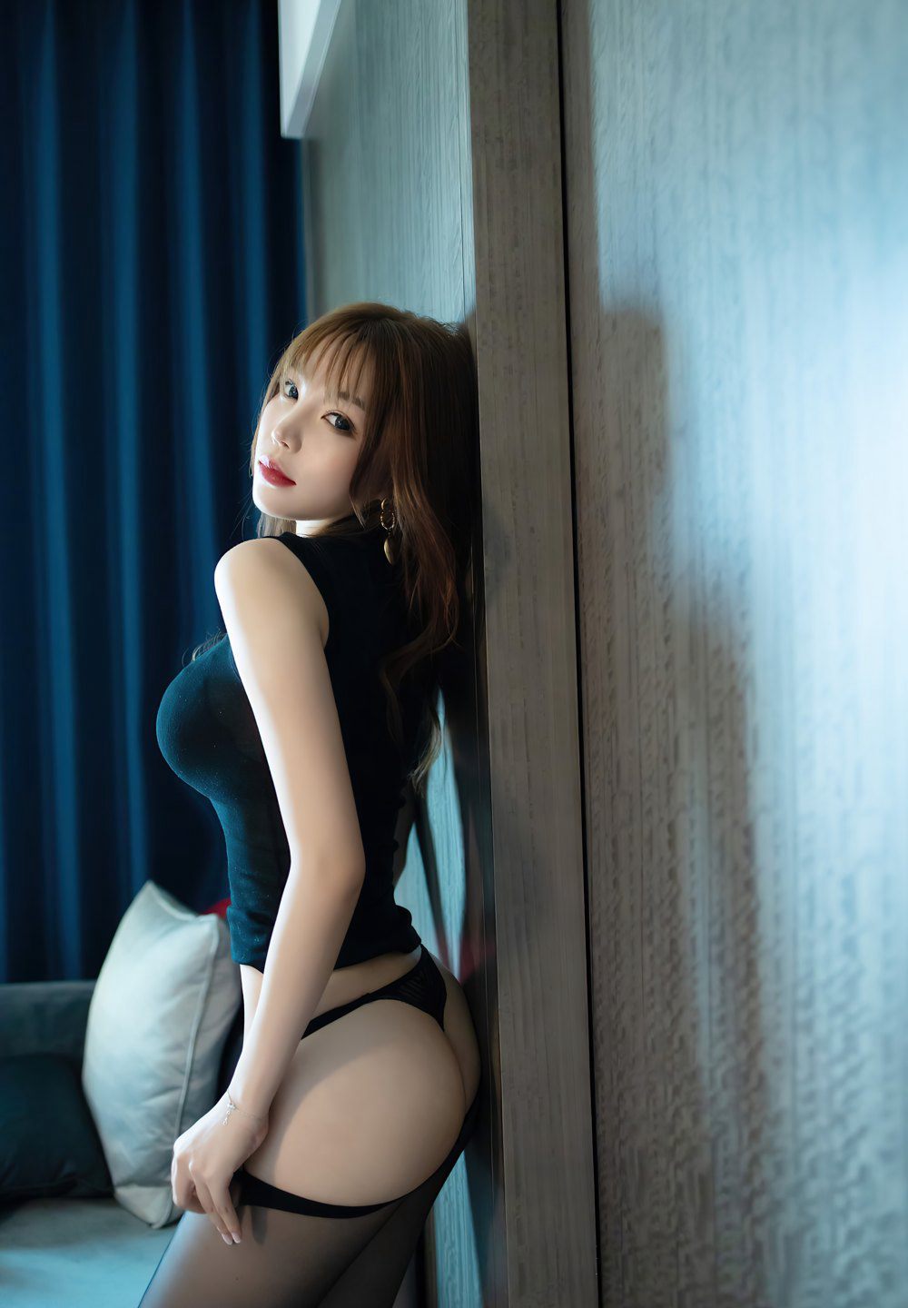 性感黑絲美腿美女芝芝布迪超美翹臀丁字褲白嫩圓臀