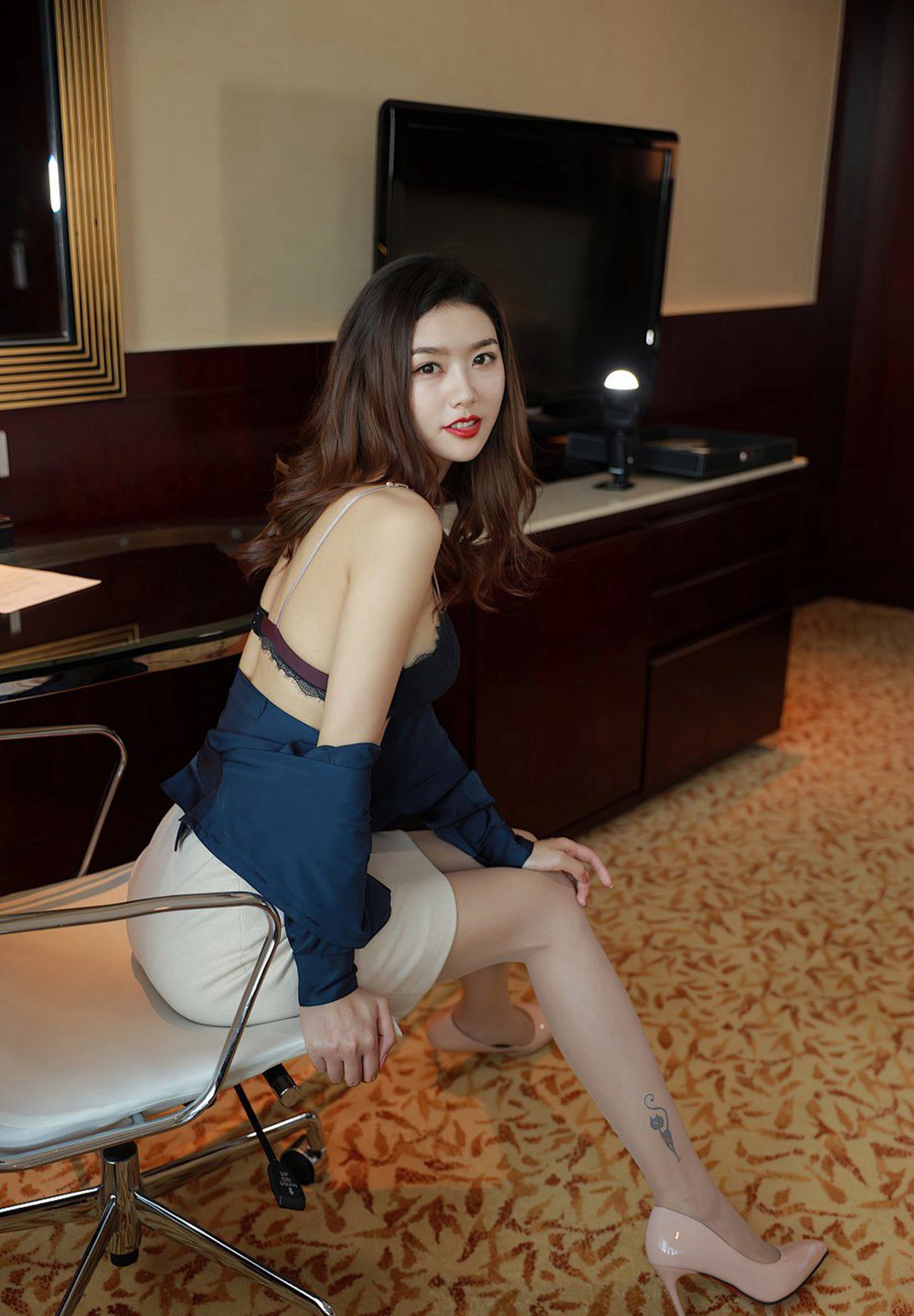 Phương Tử Huyên thịt tơ giày cao gót cao nhan sắc váy ôm sát quyến rũ khách sạn cao cấp đồ lót quyến rũ chân đẹp ảnh chụp.
