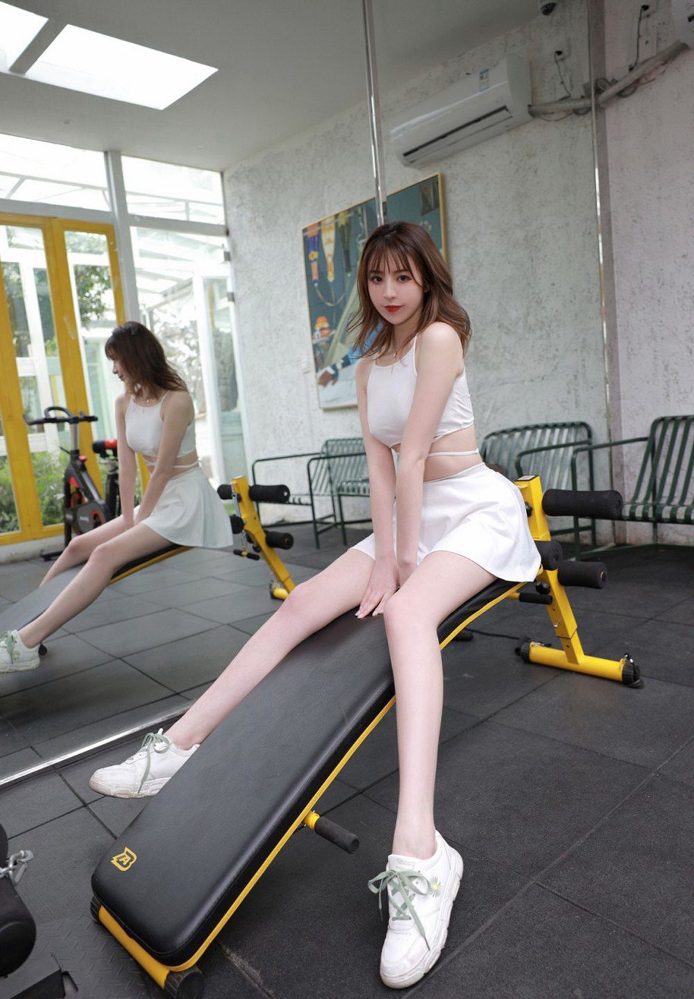 Fitness-loving beautiful-legged beauty Yoo Youyou's gym seductive poses big chest photoshoot