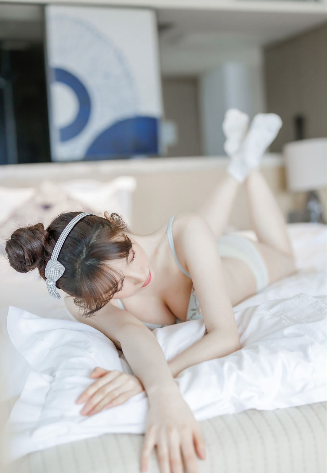 Aimi Xã Mẫu Trẻ Lynn Lưu Y Ninh Với Thân Hình Cực Phẩm Da Trắng, Quần Áo Gợi Cảm Vớ Trắng, Bộ Ảnh Riêng Tư Trên Giường