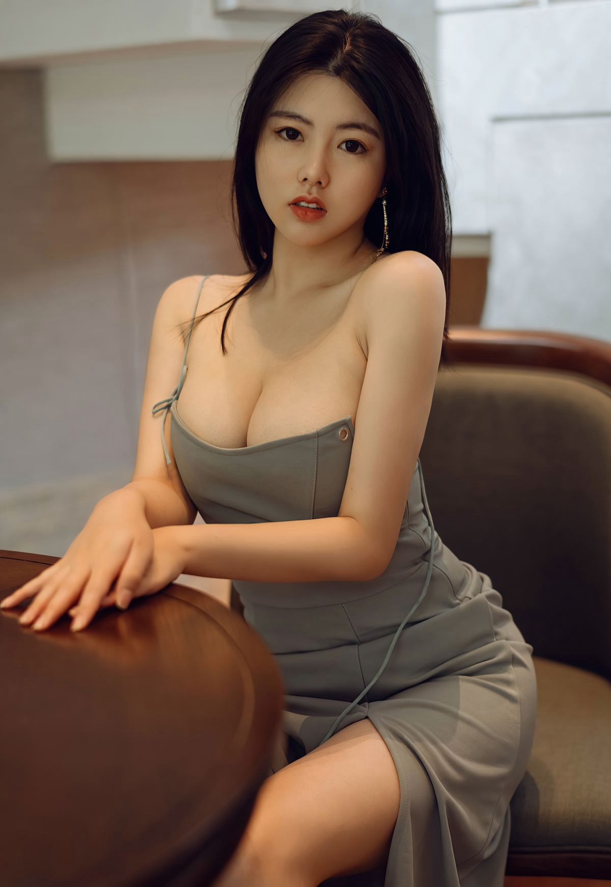 Cực phẩm mỹ nữ vú lớn thân hình đầy đặn Naru Selena trong bộ ảnh sexy dây đai riêng tư.