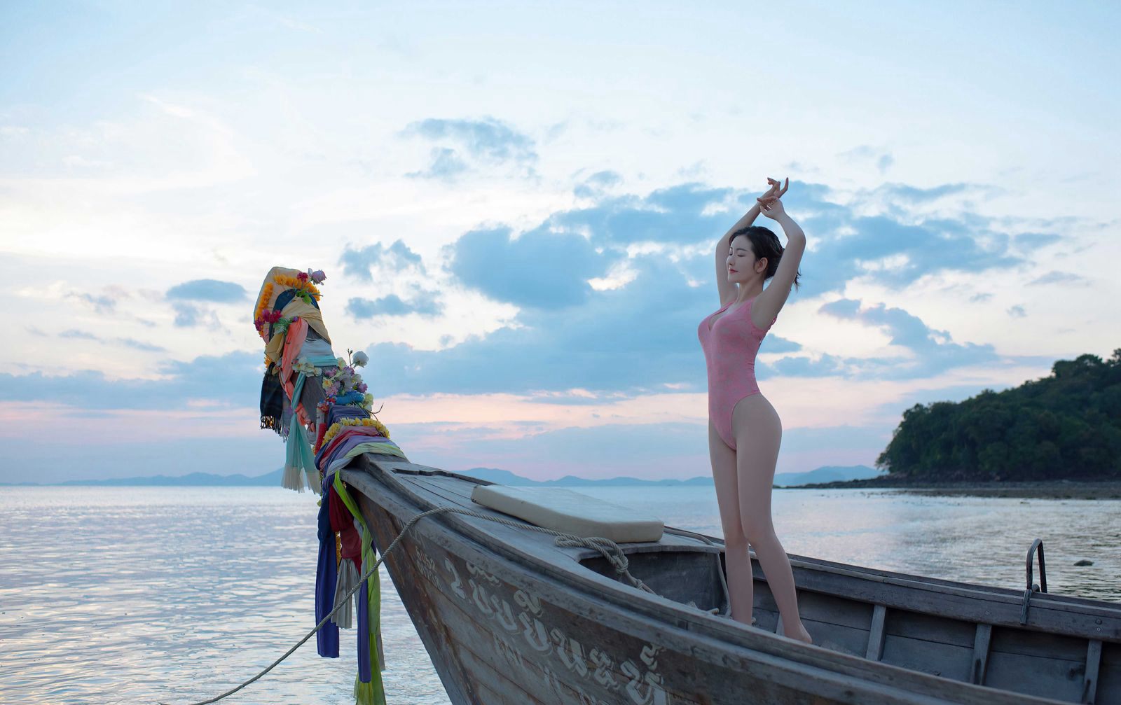 Thẩm Mộng Dao 2020 tập ảnh mới nhất bên bờ biển gợi cảm với quần đinh bikini khiêu gợi, lợi ích cho fan mê mông.