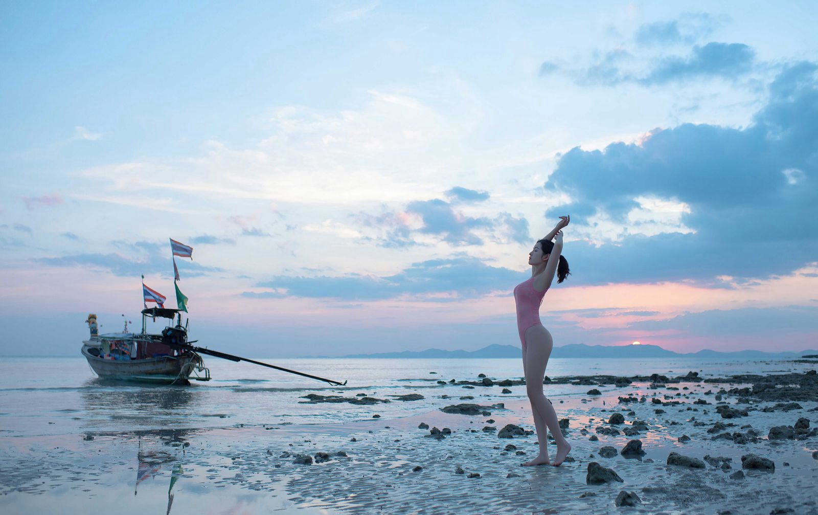 Thẩm Mộng Dao 2020 tập ảnh mới nhất bên bờ biển gợi cảm với quần đinh bikini khiêu gợi, lợi ích cho fan mê mông.