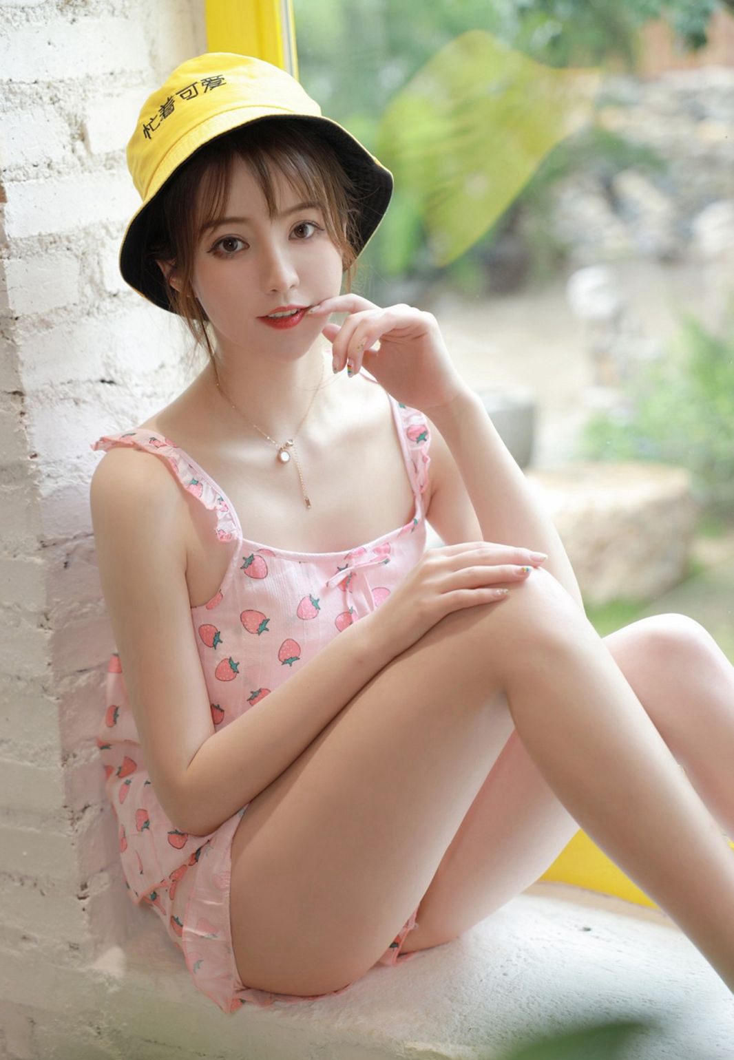 Yoo優優白嫩身材性感美腿誘惑大臀性感丁字褲寫真