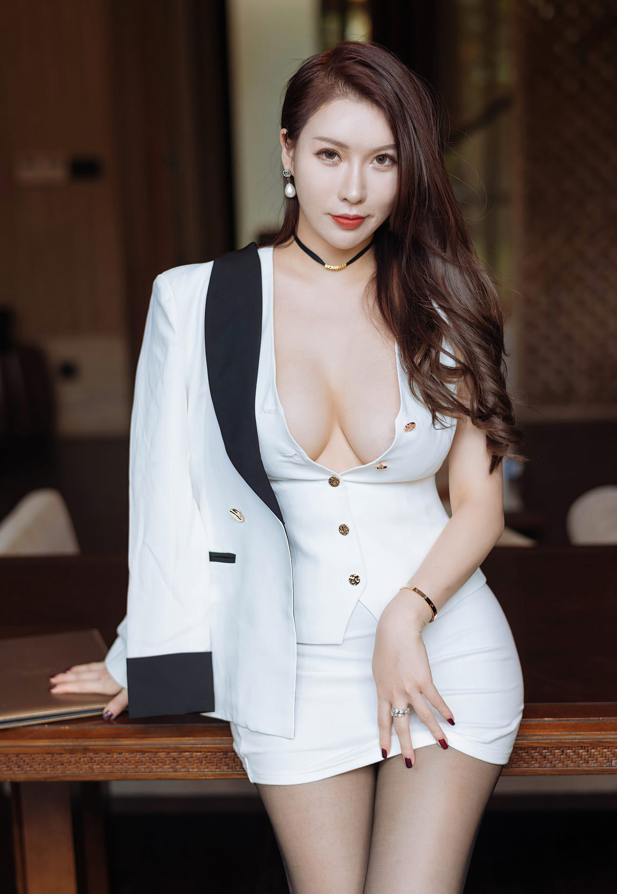Eunice Egg Sexy Secretary Dignified Beautiful Mature Woman Noble Temptation Black Silk Beautiful Legs