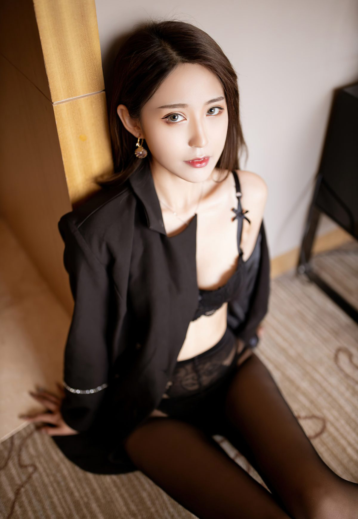 周慕汐2020秘書黑絲美腿高跟辦公室尤物風騷美少婦