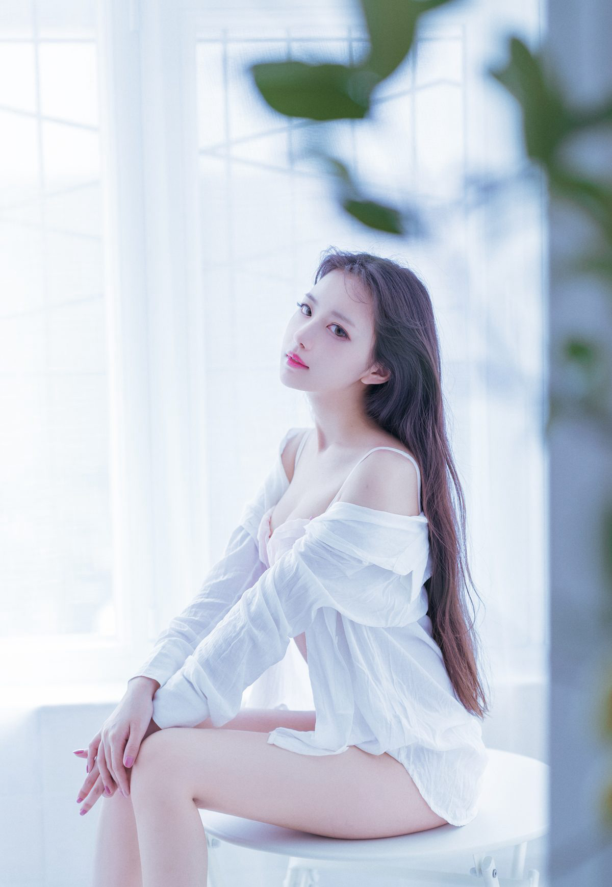 Cosplay Xiao Lu Lu with fair and tender skin, sexy beautiful legs, high face value photo shoot.