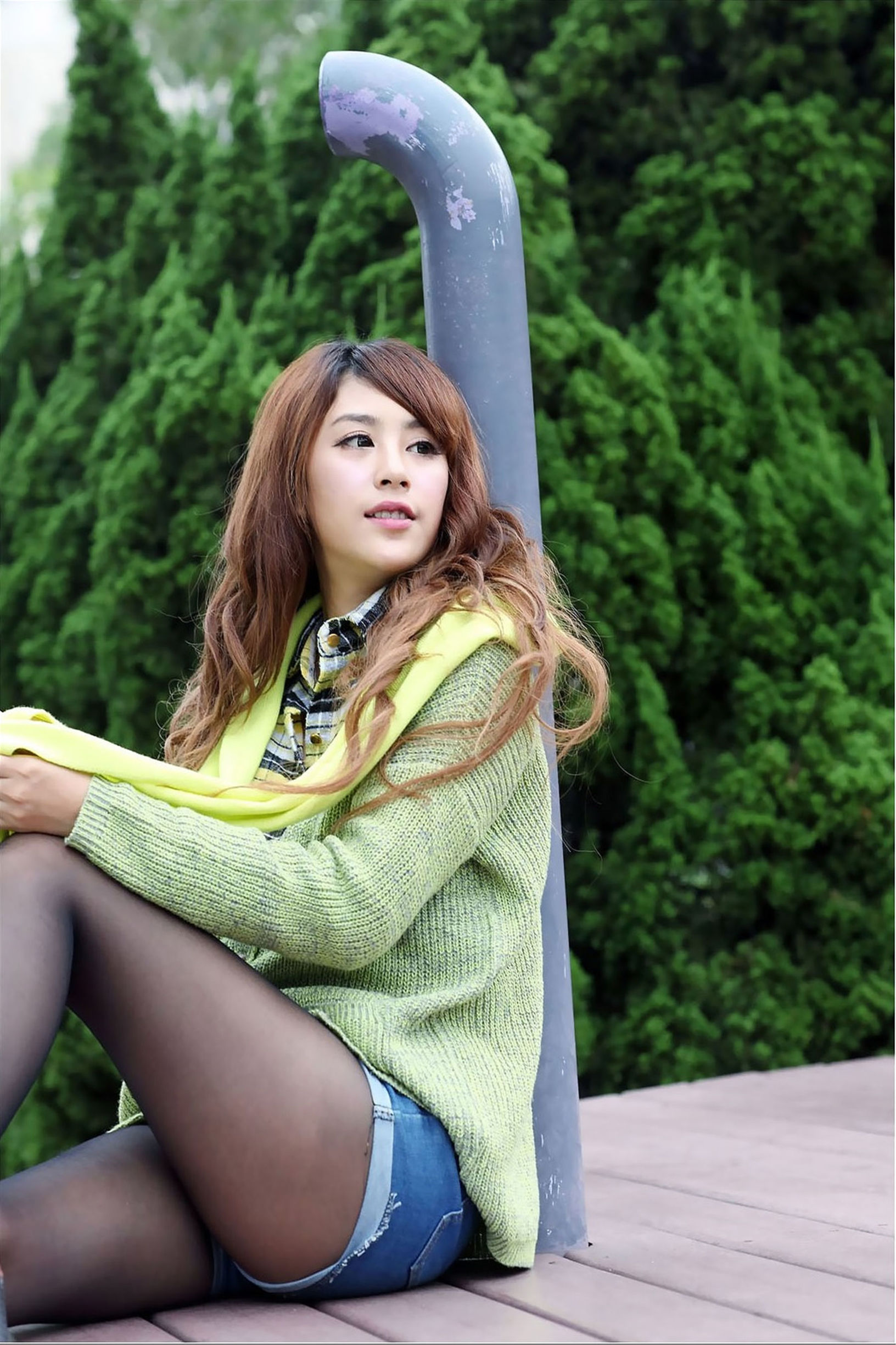 대만 미녀] 하청미소 블랙 스타킹 외부 촬영