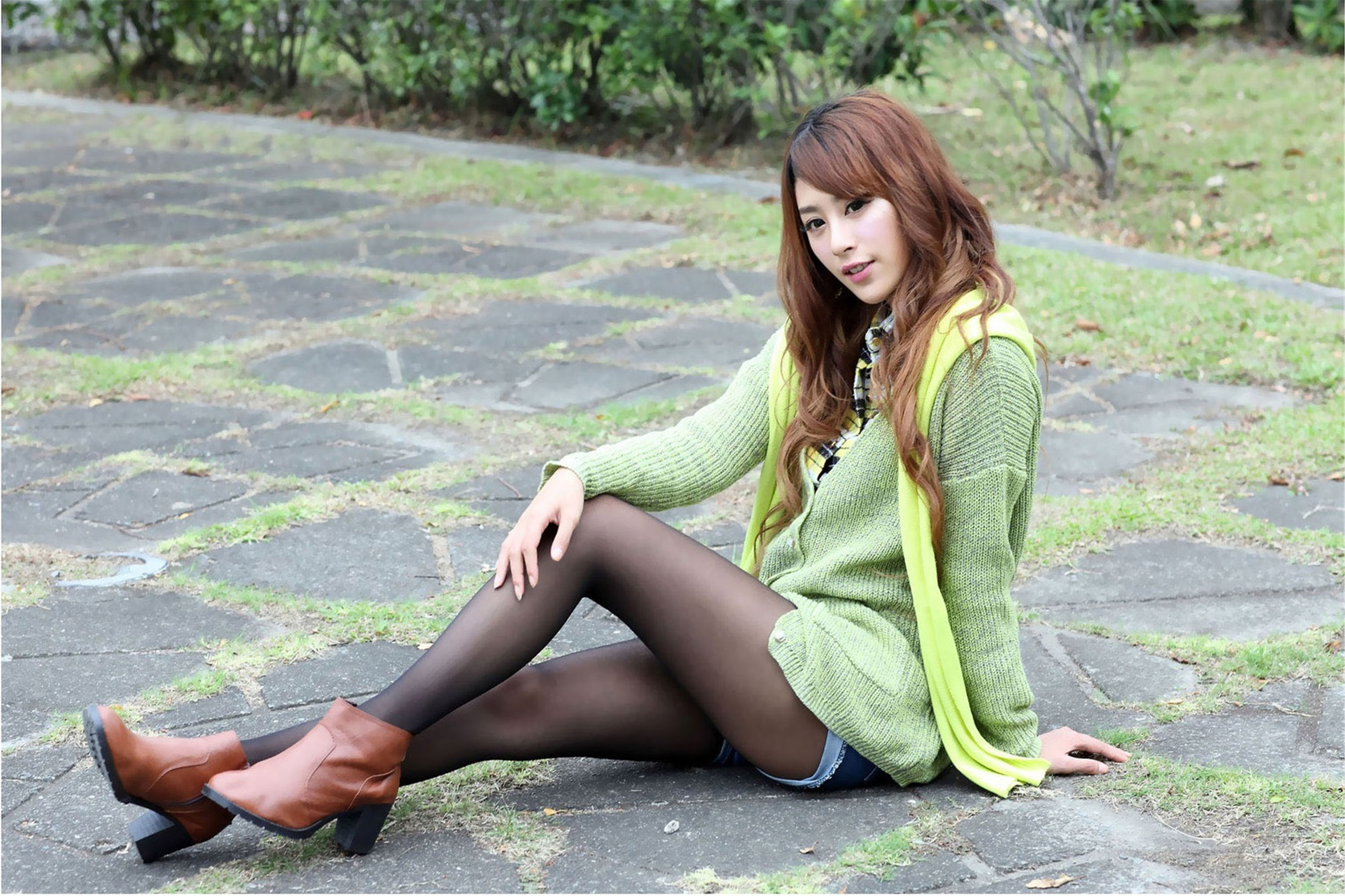 Taiwan Beauty] Xia Qing MISO Black Silk Outdoor Shoot