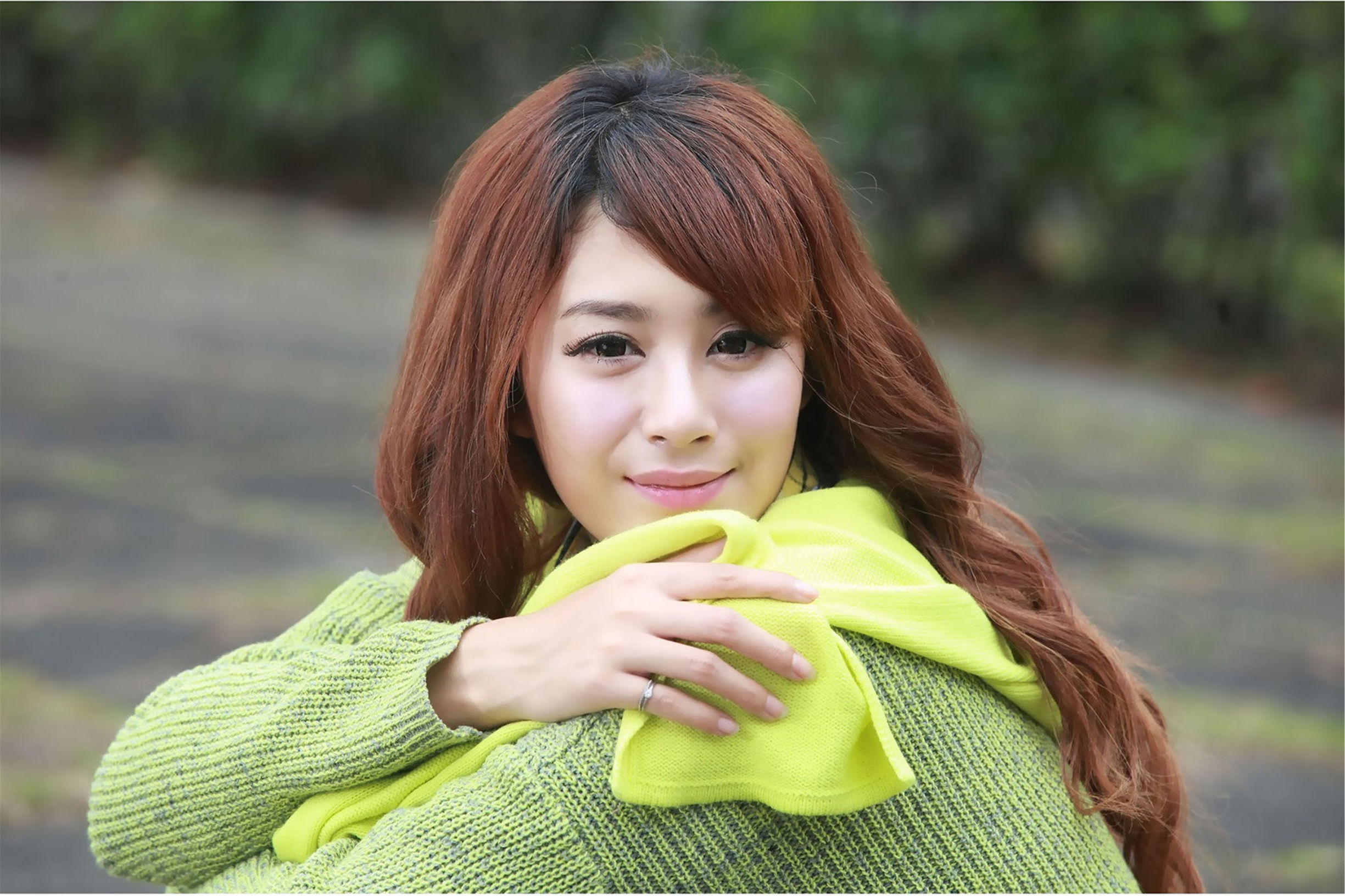 대만 미녀] 하청미소 블랙 스타킹 외부 촬영