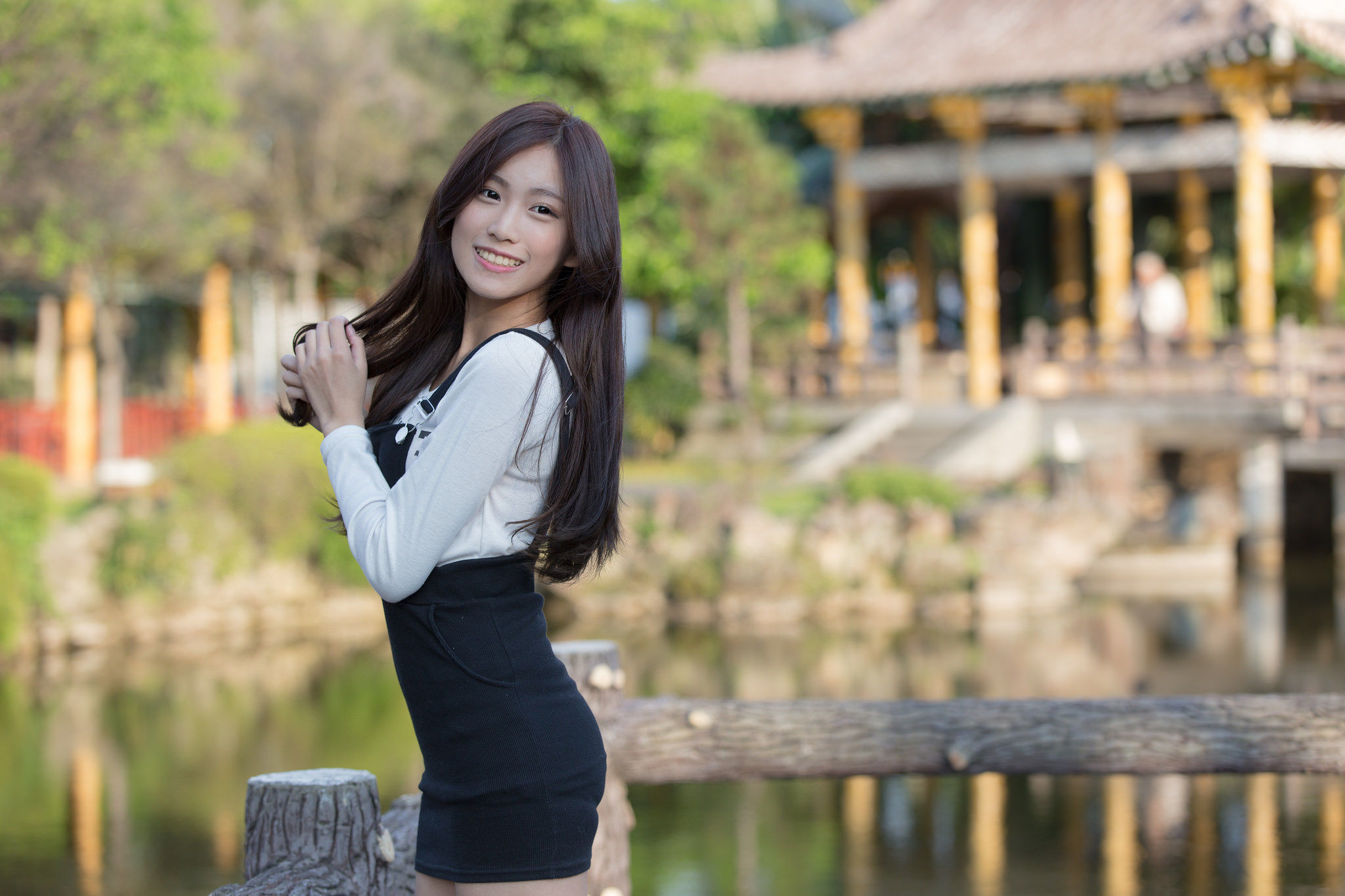 Taiwan Beauty] Zhang Chu Shan: School Flower Goddess Outdoor Shoot at Taipei Zhongshan Station McDonald's in the Park, Small Fresh Style