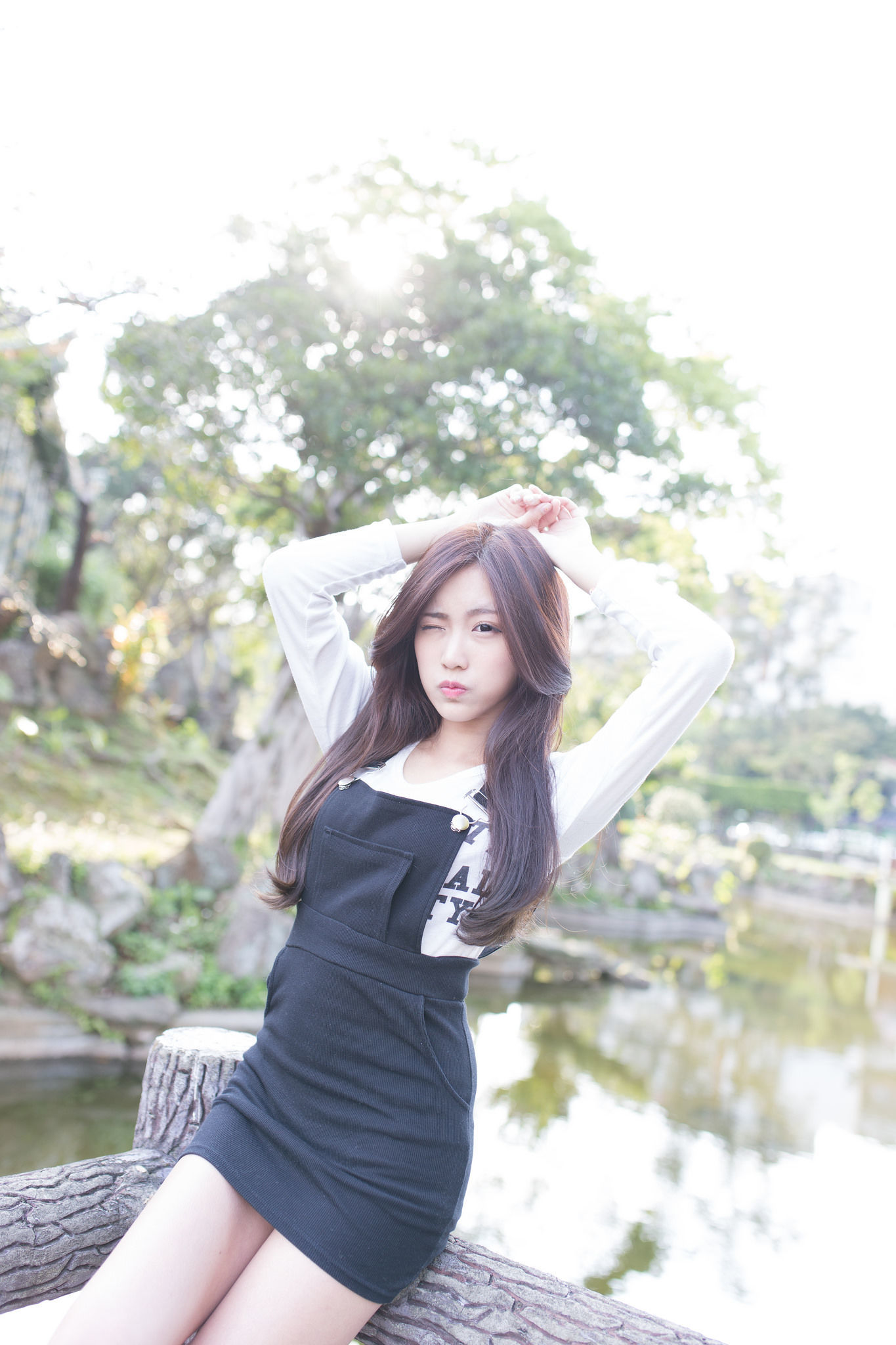Taiwan Beauty] Zhang Chu Shan: School Flower Goddess Outdoor Shoot at Taipei Zhongshan Station McDonald's in the Park, Small Fresh Style