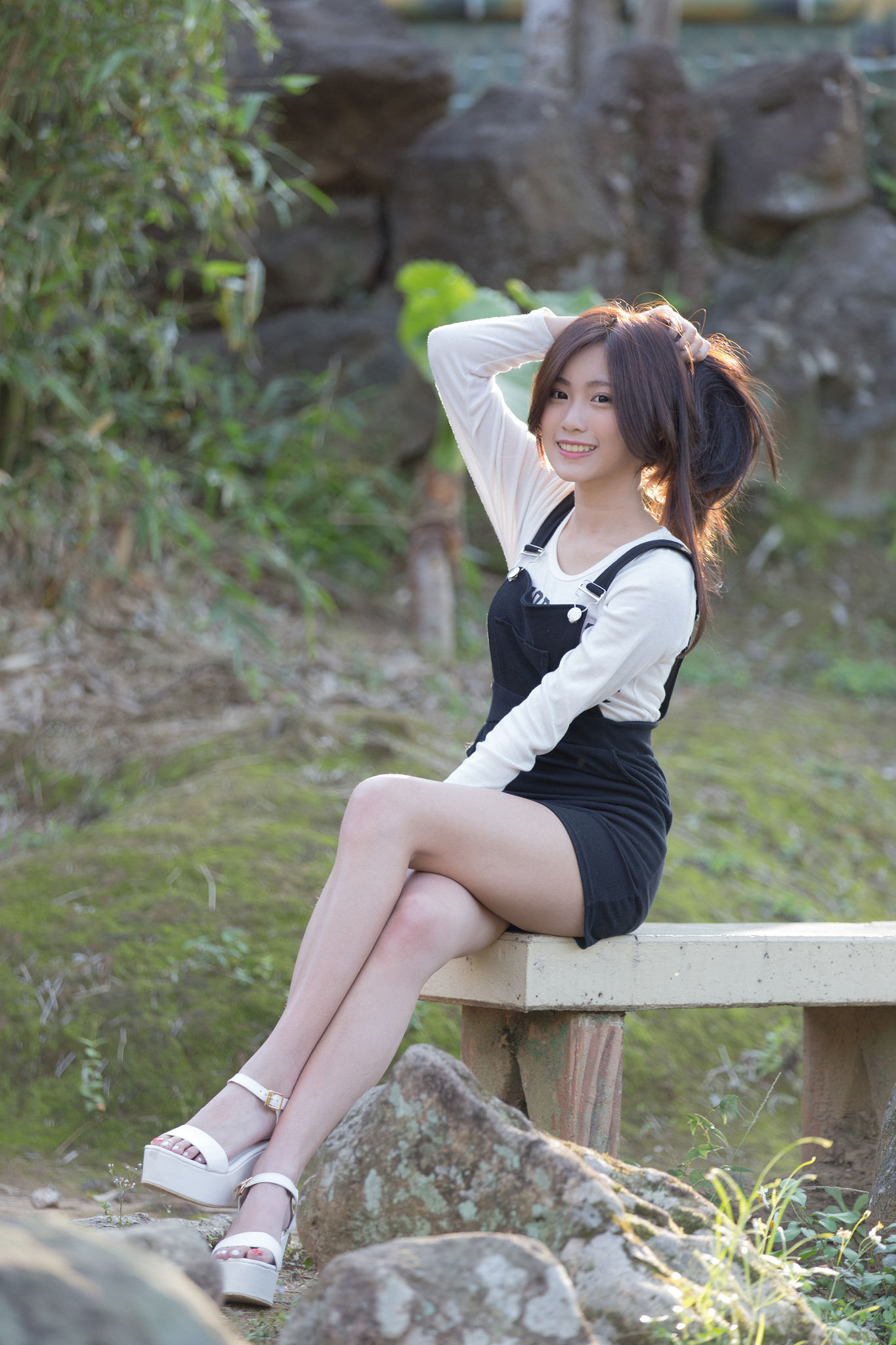 Taiwan Beauty] Zhang Chu Shan: School Flower Goddess Outdoor Shoot at Taipei Zhongshan Station McDonald's in the Park, Small Fresh Style