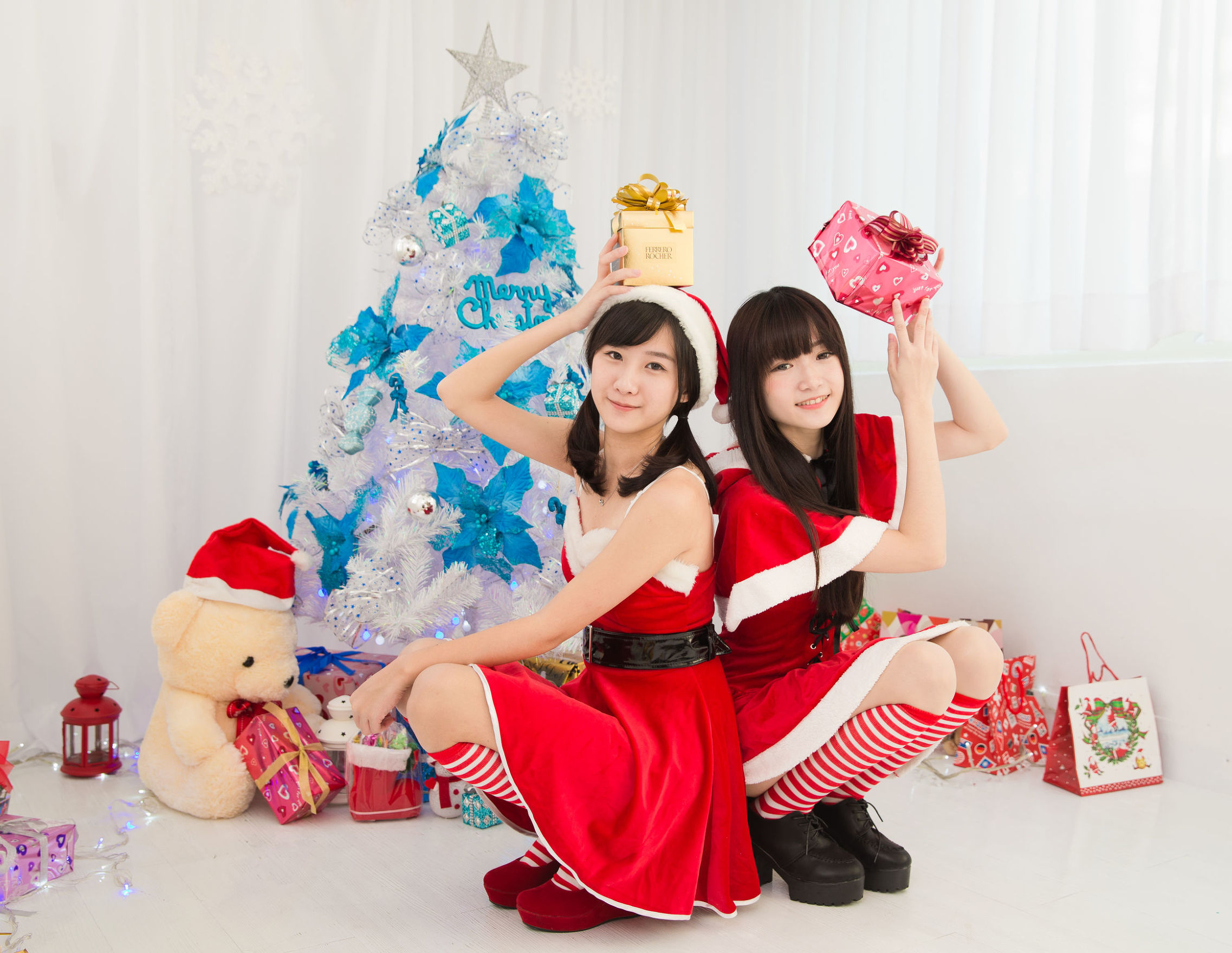 台湾美女] リシシュアン & ツイテンテン クリスマス室内撮影