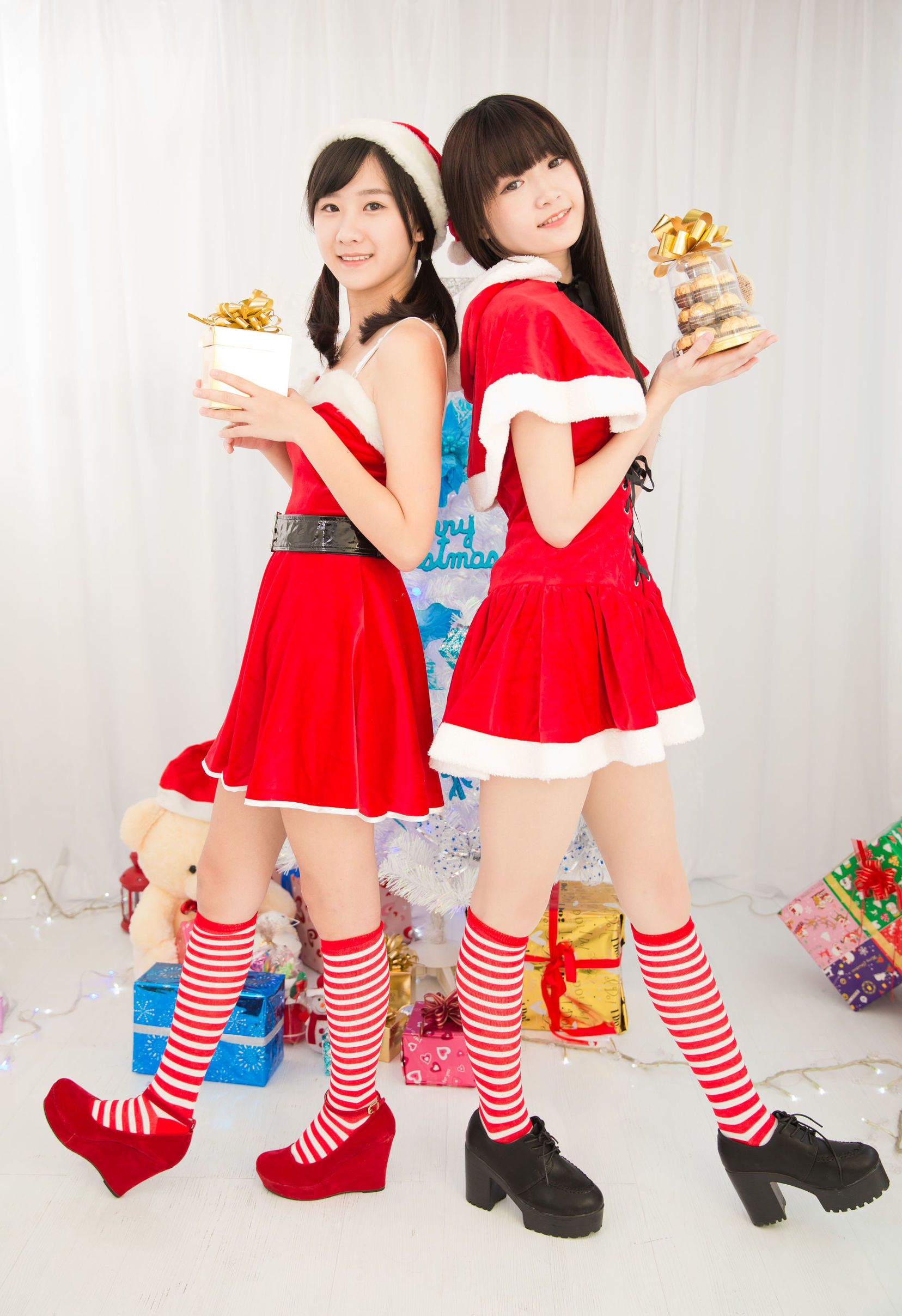 台湾美女] リシシュアン & ツイテンテン クリスマス室内撮影