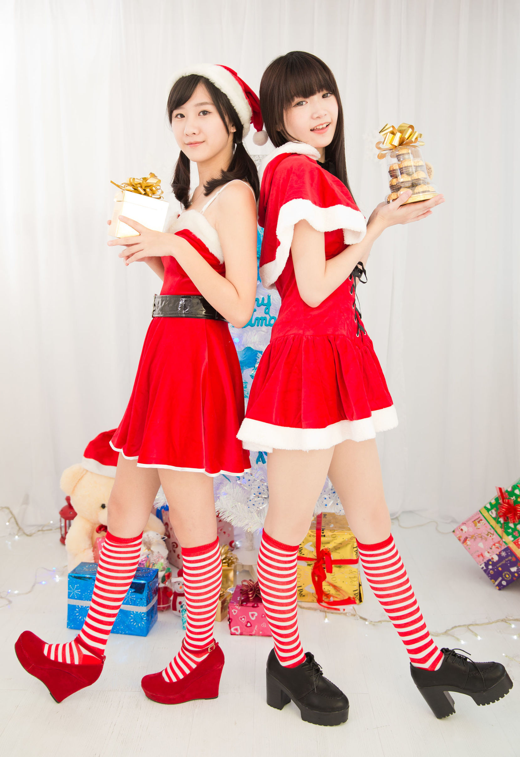 台湾美女] リシシュアン & ツイテンテン クリスマス室内撮影