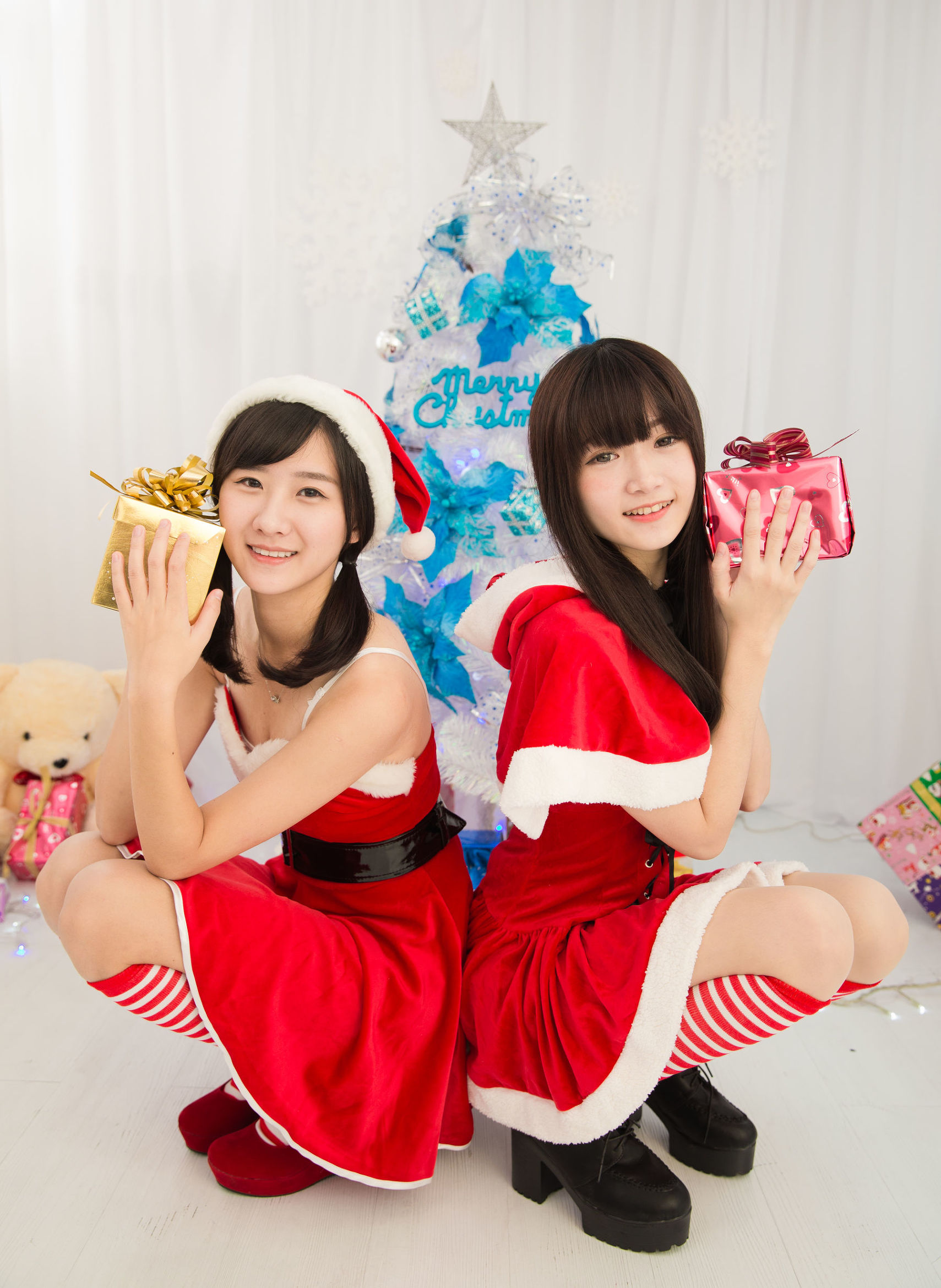 台湾美女] リシシュアン & ツイテンテン クリスマス室内撮影