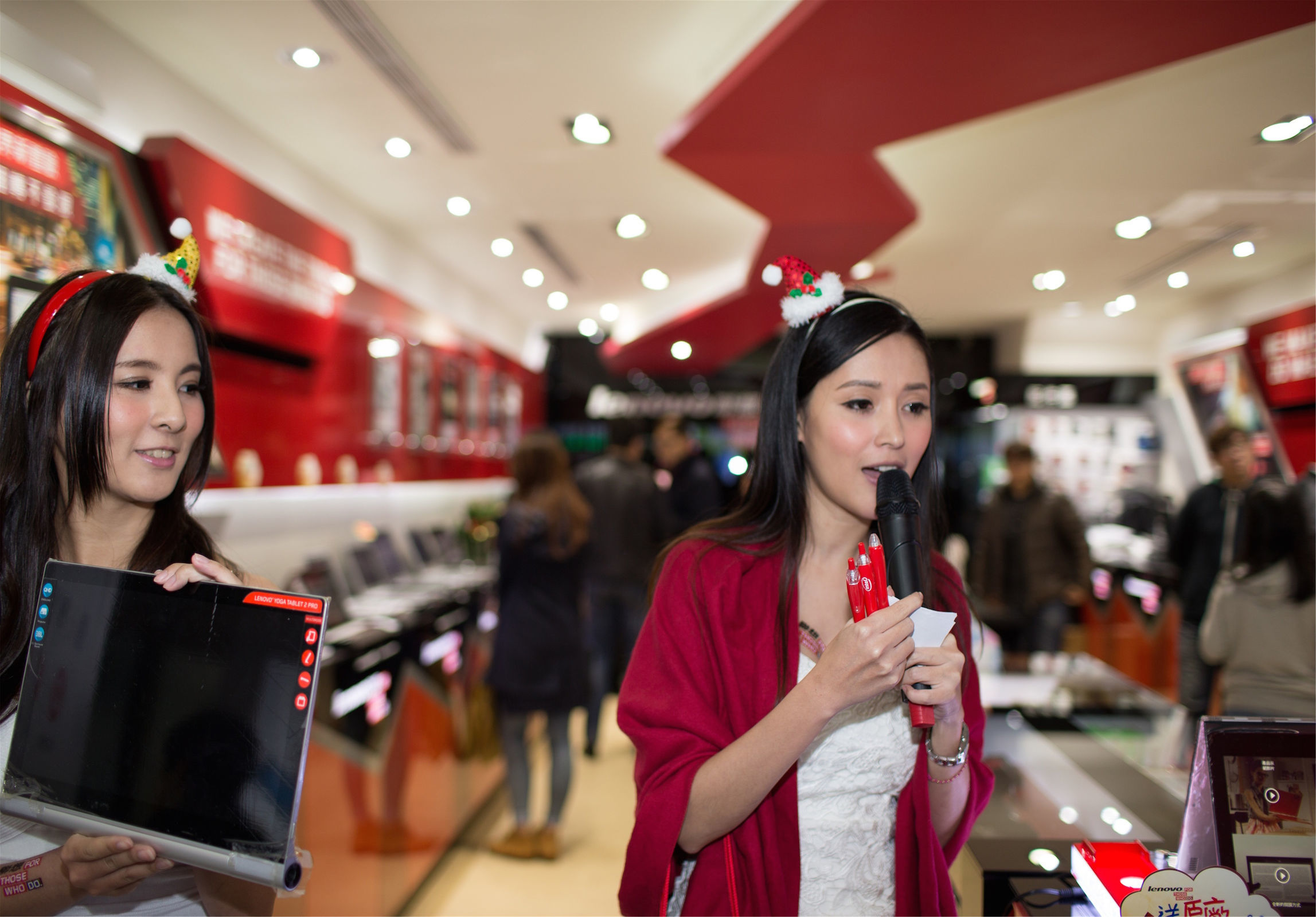 Taiwan Beauty Du Kewei Avy, Taipei City Guanghua Market, Lenovo counter salesperson