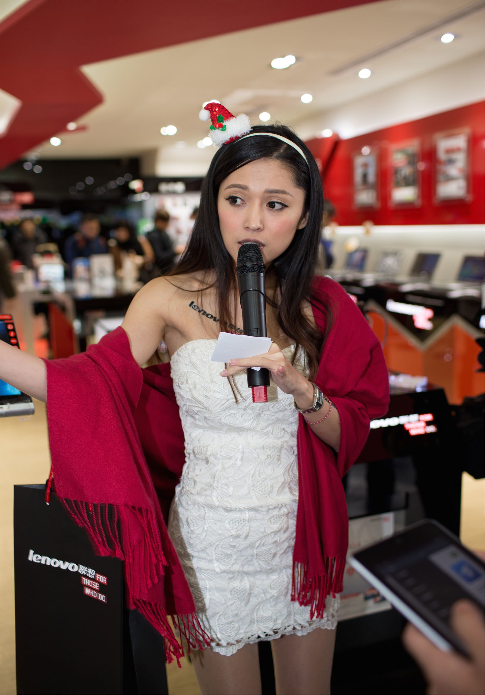 Taiwan Beauty Du Kewei Avy, Taipei City Guanghua Market, Lenovo counter salesperson